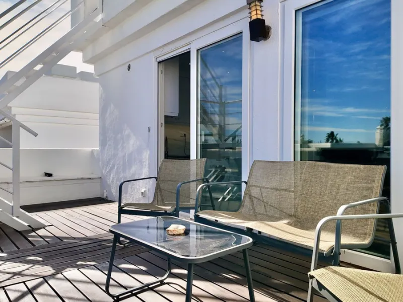 A fully renovated duplex penthouse with panoramic sea views, La Concha and Gibraltar for under €400,000 is a rare opportunity in Marbella.