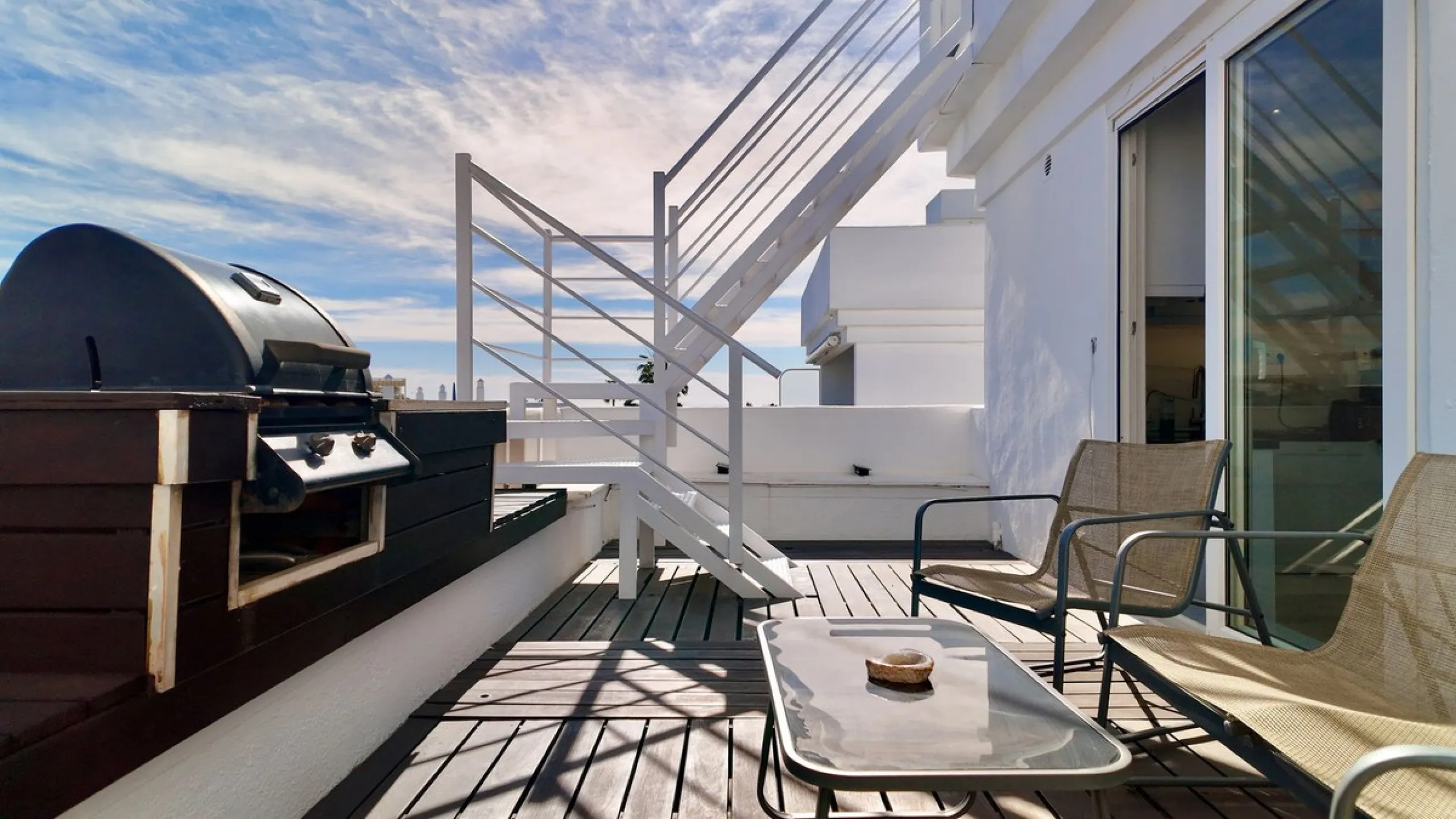 A fully renovated duplex penthouse with panoramic sea views, La Concha and Gibraltar for under €400,000 is a rare opportunity in Marbella.