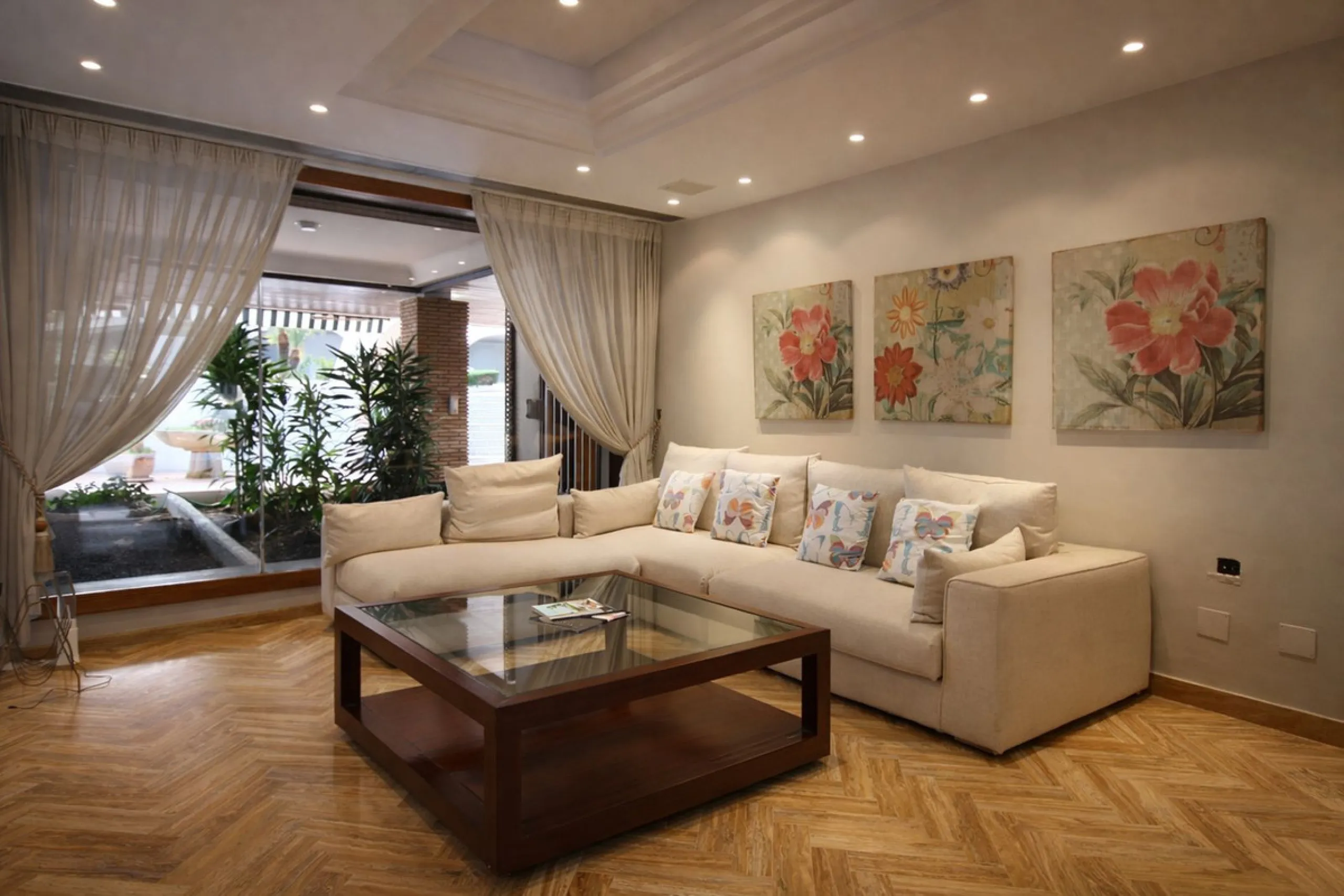 Elegant Marbella Estate on a Prime and Rare Plot — 800 meters Walking Distance to Puerto Banús. Unique Development Opportunity — 4,205m² Plot with Potential for Up to 4 Villas, or Plans for one large villa and separate Guest House, or to knock down and bu