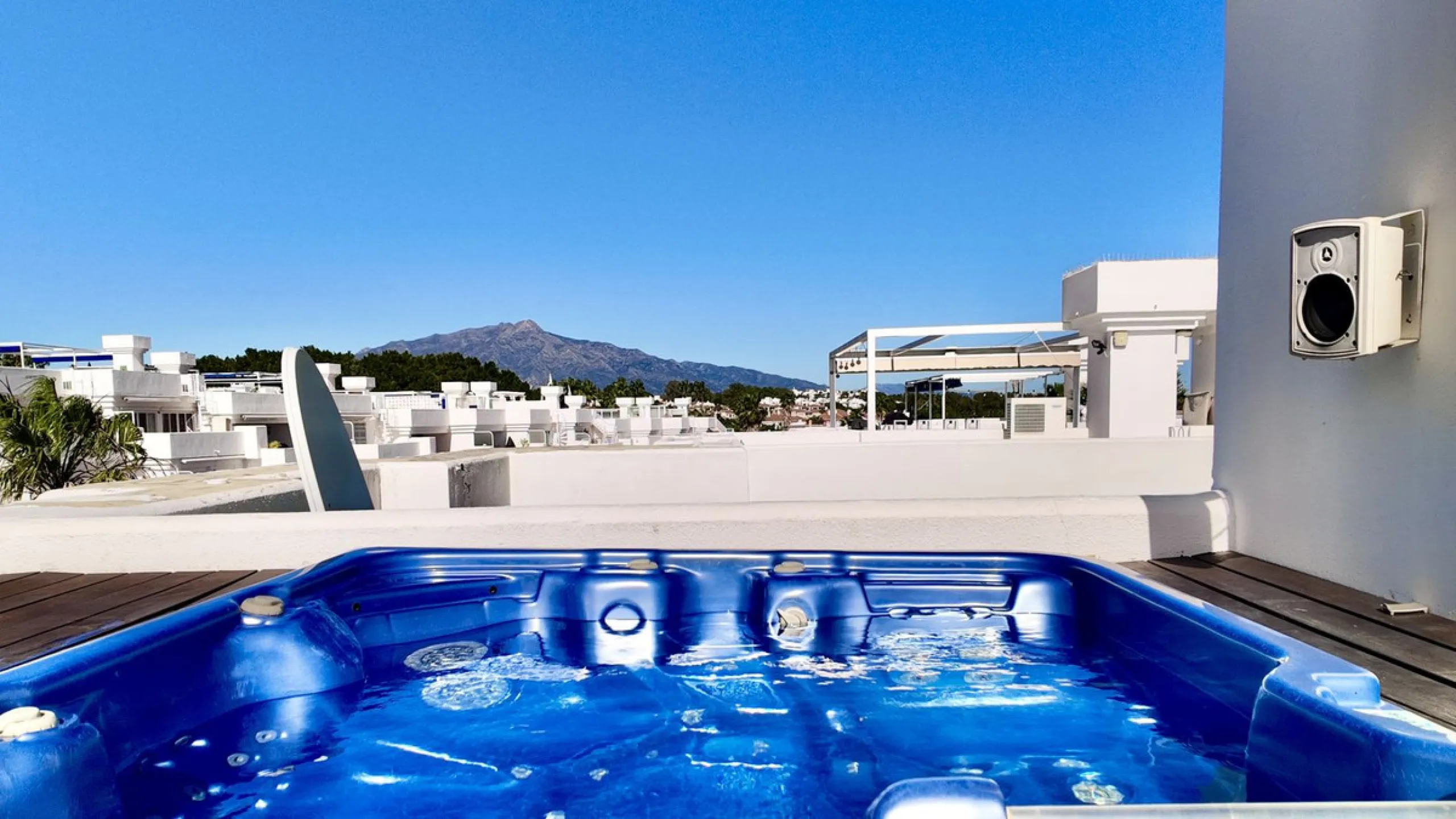 A fully renovated duplex penthouse with panoramic sea views, La Concha and Gibraltar for under €400,000 is a rare opportunity in Marbella.
