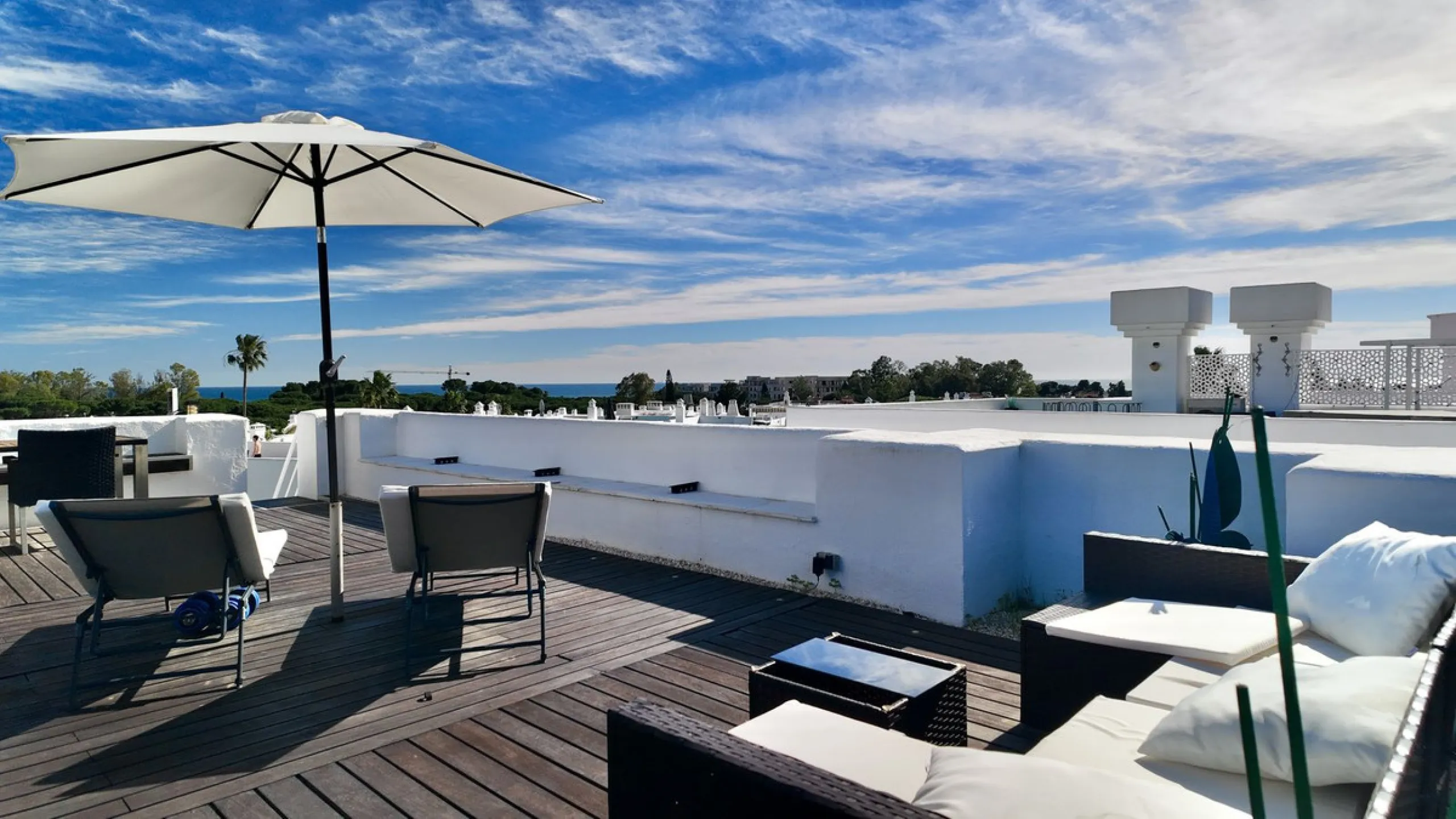 A fully renovated duplex penthouse with panoramic sea views, La Concha and Gibraltar for under €400,000 is a rare opportunity in Marbella.
