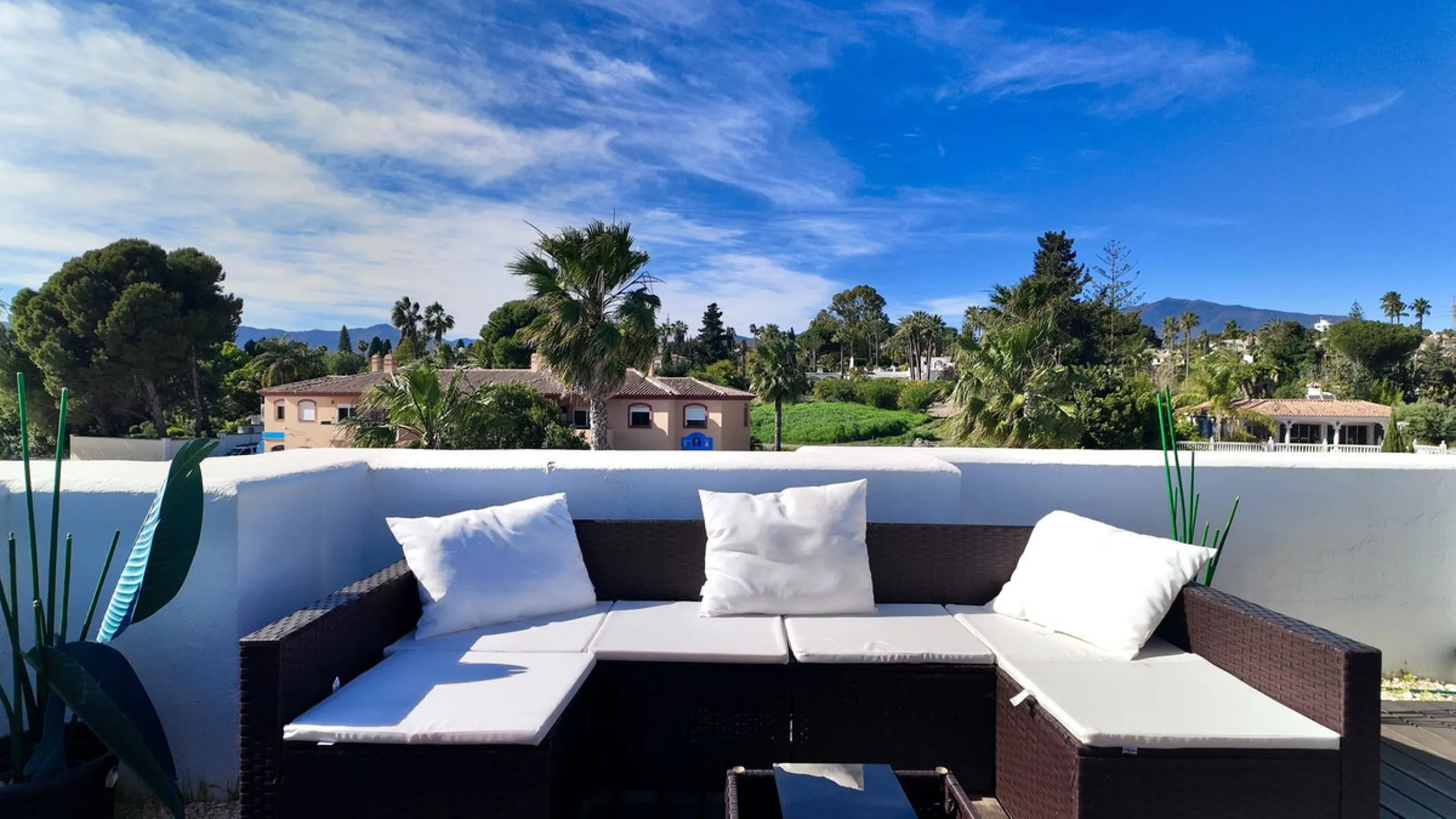 A fully renovated duplex penthouse with panoramic sea views, La Concha and Gibraltar for under €400,000 is a rare opportunity in Marbella.