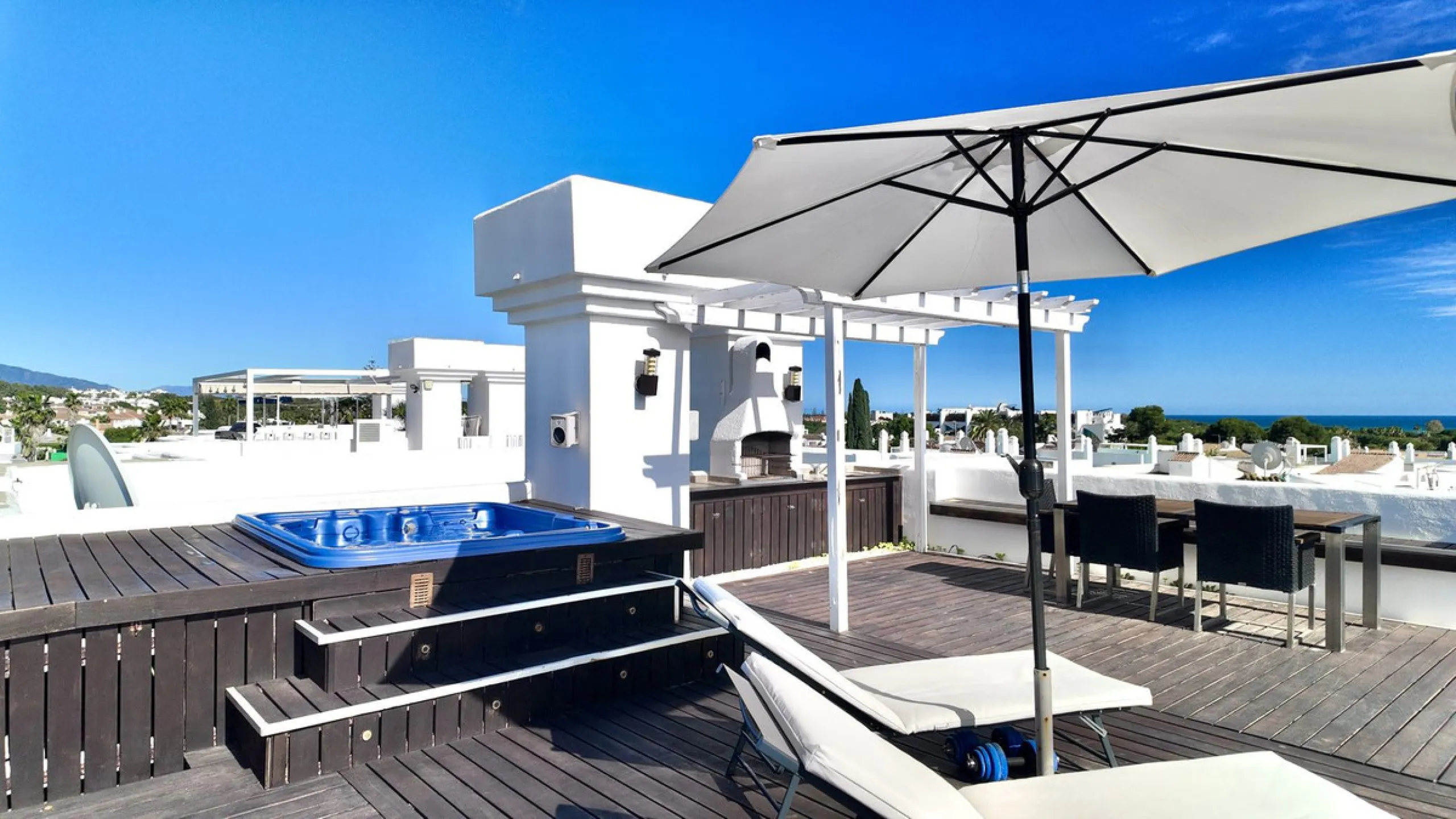 A fully renovated duplex penthouse with panoramic sea views, La Concha and Gibraltar for under €400,000 is a rare opportunity in Marbella.