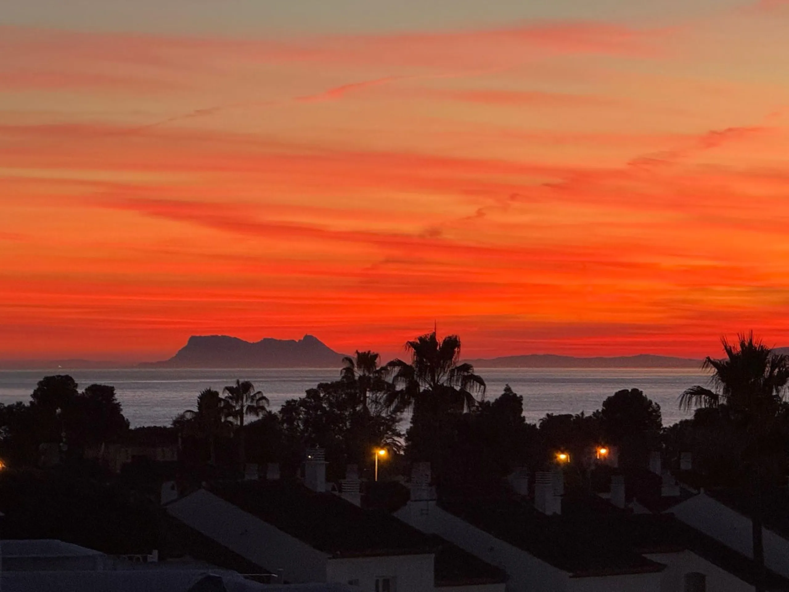 A fully renovated duplex penthouse with panoramic sea views, La Concha and Gibraltar for under €400,000 is a rare opportunity in Marbella.