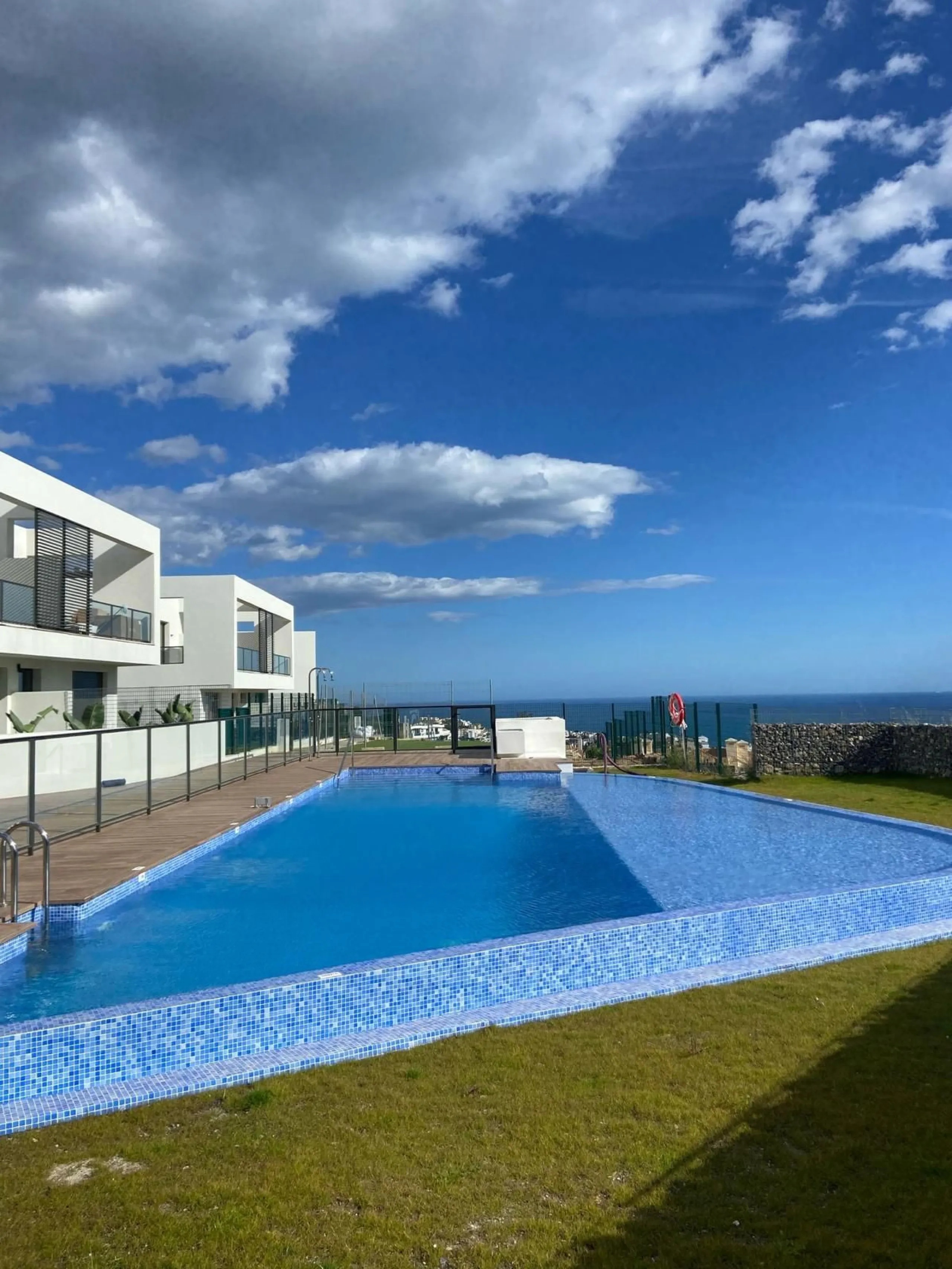 Discover your dream home in this stunning semi-detached house located in the beautiful Riviera del Sol. This new construction boasts a south-facing orientation with breathtaking sea views, featuring 4 spacious bedrooms and 3 modern bathrooms. Enjoy the lu