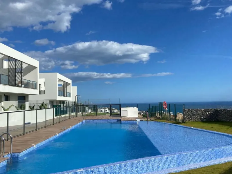 Discover your dream home in this stunning semi-detached house located in the beautiful Riviera del Sol. This new construction boasts a south-facing orientation with breathtaking sea views, featuring 4 spacious bedrooms and 3 modern bathrooms. Enjoy the lu