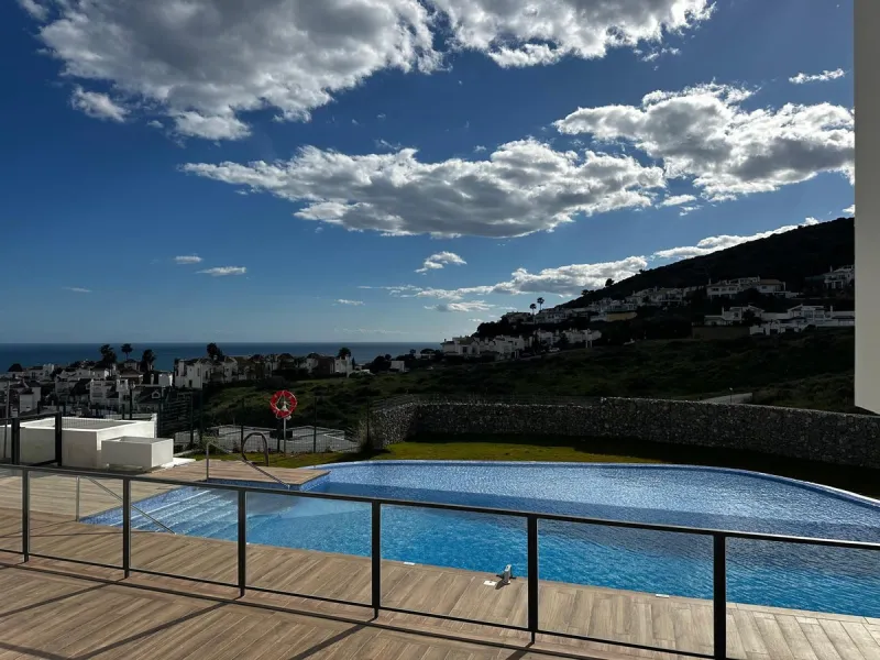 Discover your dream home in this stunning semi-detached house located in the beautiful Riviera del Sol. This new construction boasts a south-facing orientation with breathtaking sea views, featuring 4 spacious bedrooms and 3 modern bathrooms. Enjoy the lu