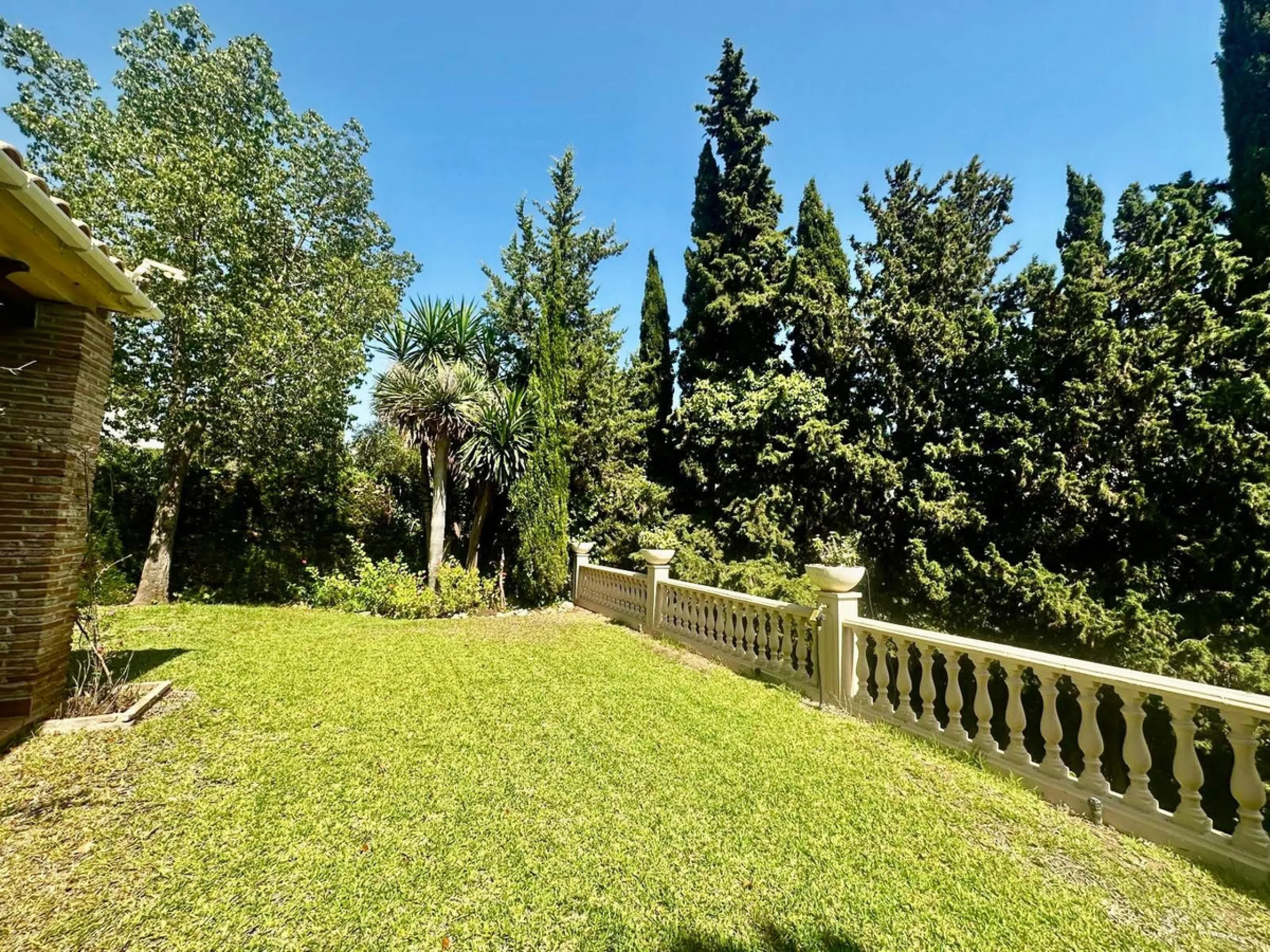 NEW EXCLUSIVE LISTING!!