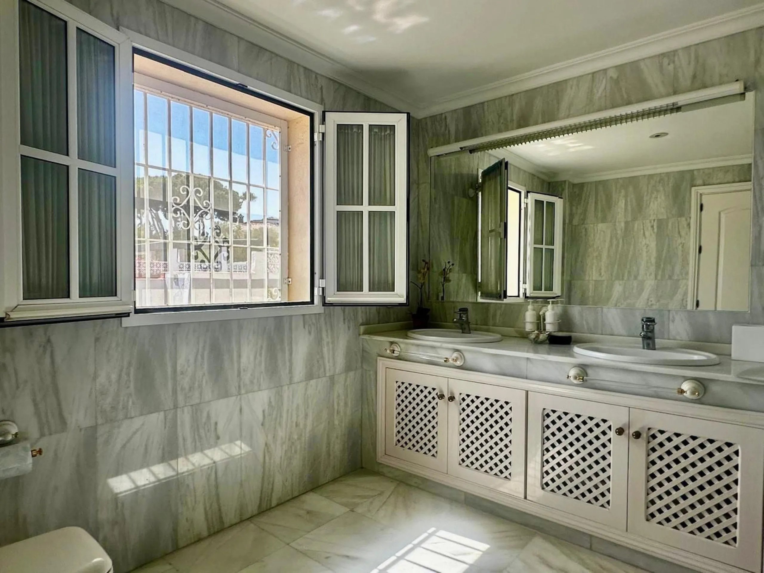 NEW EXCLUSIVE LISTING!!
