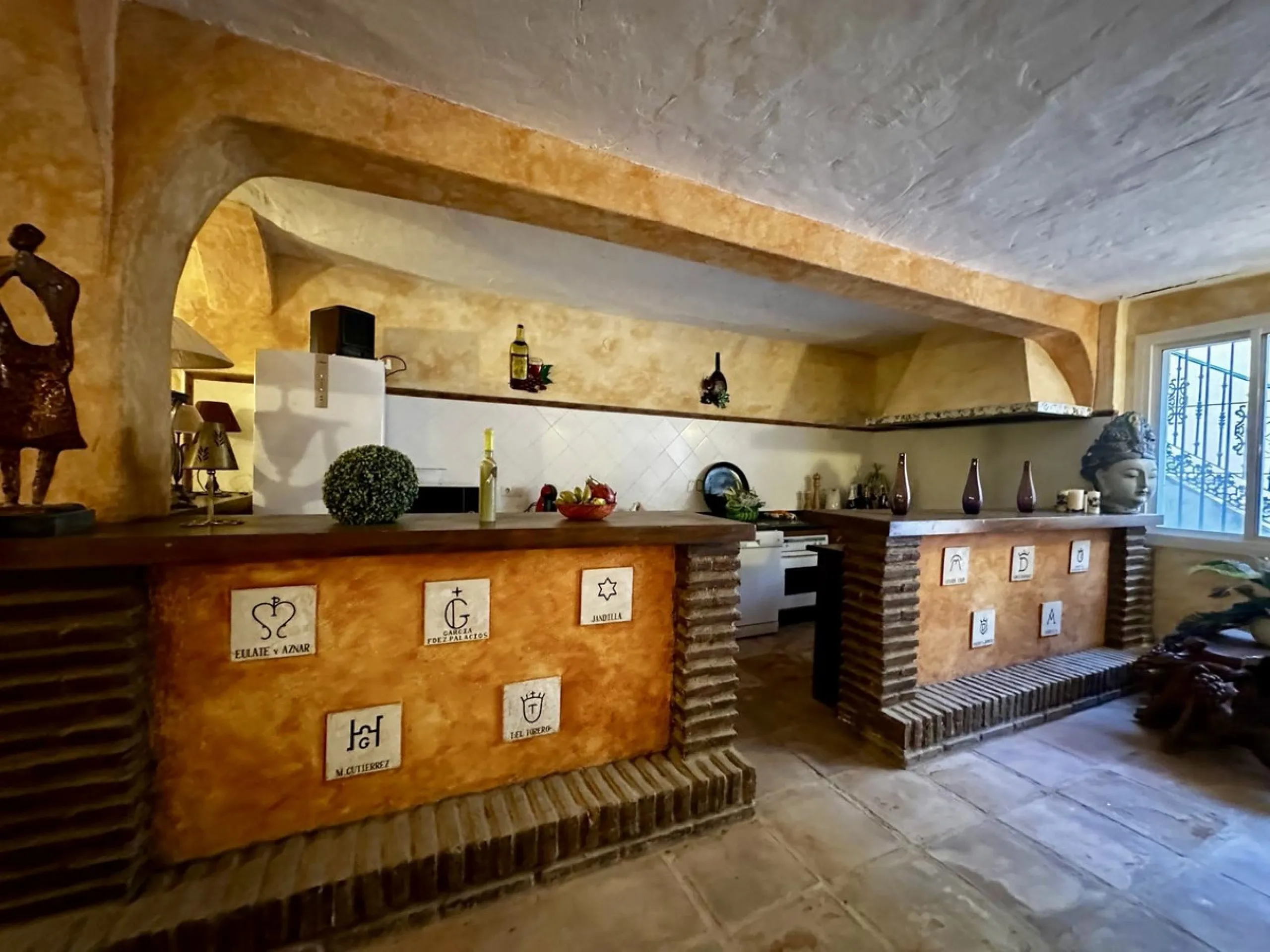NEW EXCLUSIVE LISTING!!