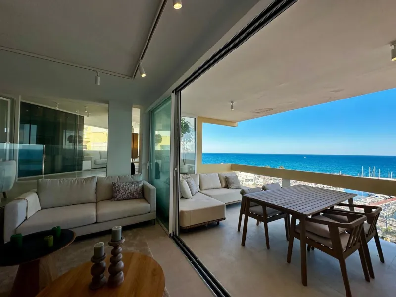 Apartment - Top Floor Apartment в продаже в Marbella, Málaga. В доме 3 спален и 2 ванных комнат. Площадь дома 152 м²
