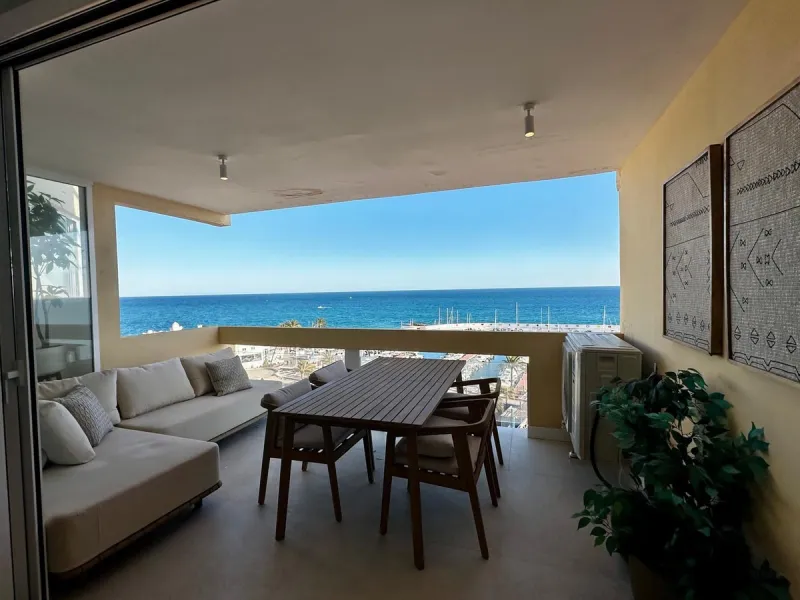 Apartment - Top Floor Apartment в продаже в Marbella, Málaga. В доме 3 спален и 2 ванных комнат. Площадь дома 152 м²