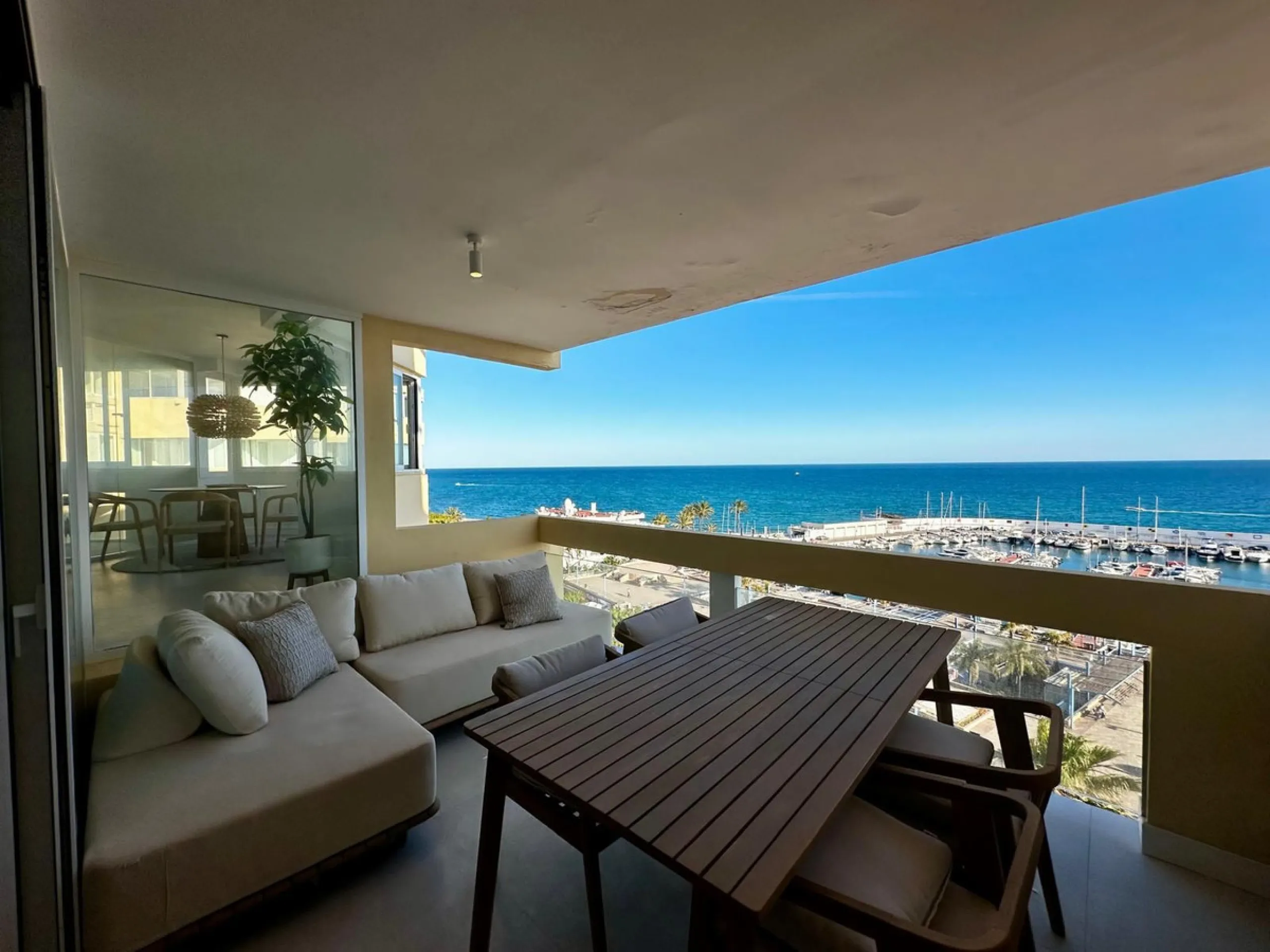 Apartment - Top Floor Apartment в продаже в Marbella, Málaga. В доме 3 спален и 2 ванных комнат. Площадь дома 152 м²