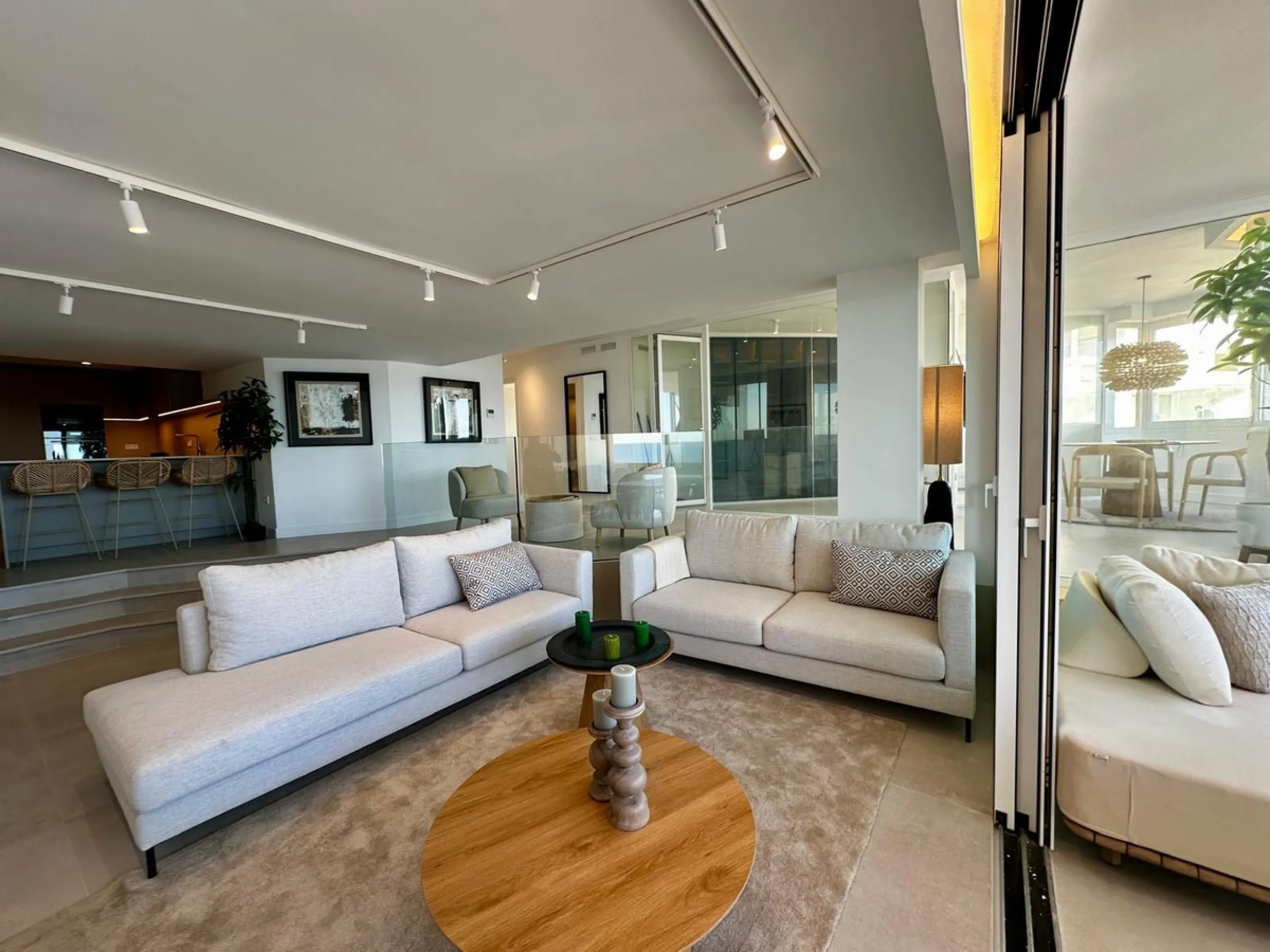 Apartment - Top Floor Apartment в продаже в Marbella, Málaga. В доме 3 спален и 2 ванных комнат. Площадь дома 152 м²