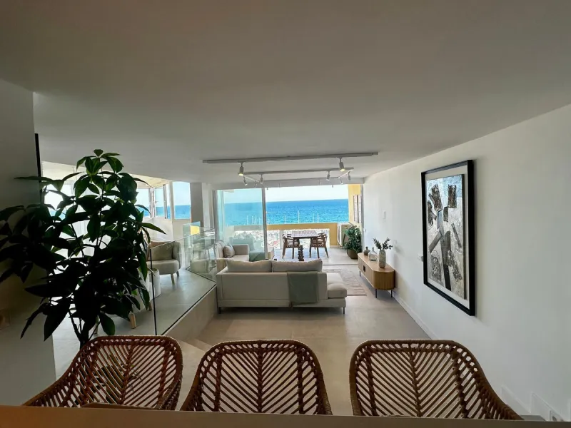 Apartment - Top Floor Apartment в продаже в Marbella, Málaga. В доме 3 спален и 2 ванных комнат. Площадь дома 152 м²