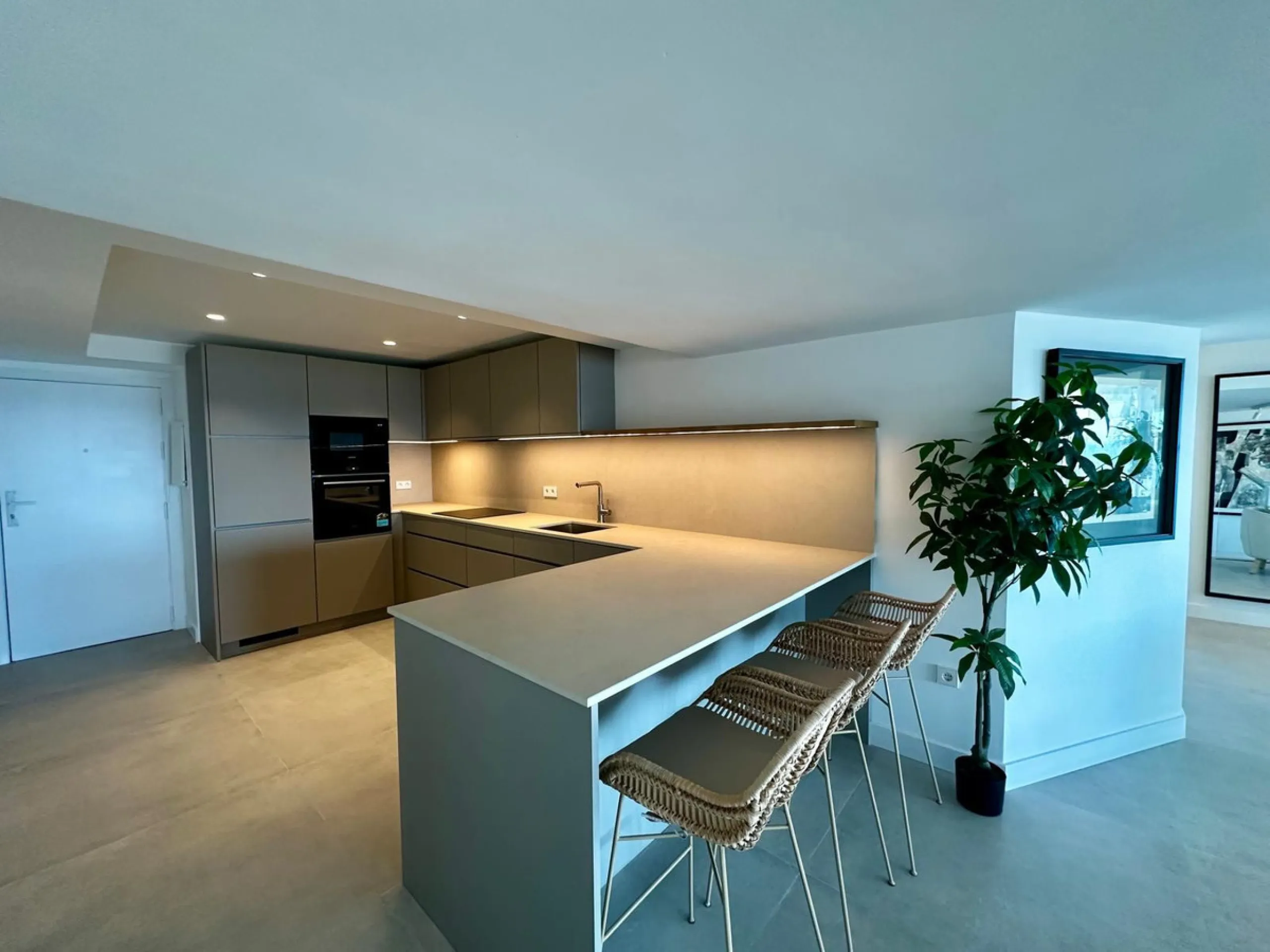 Apartment - Top Floor Apartment в продаже в Marbella, Málaga. В доме 3 спален и 2 ванных комнат. Площадь дома 152 м²