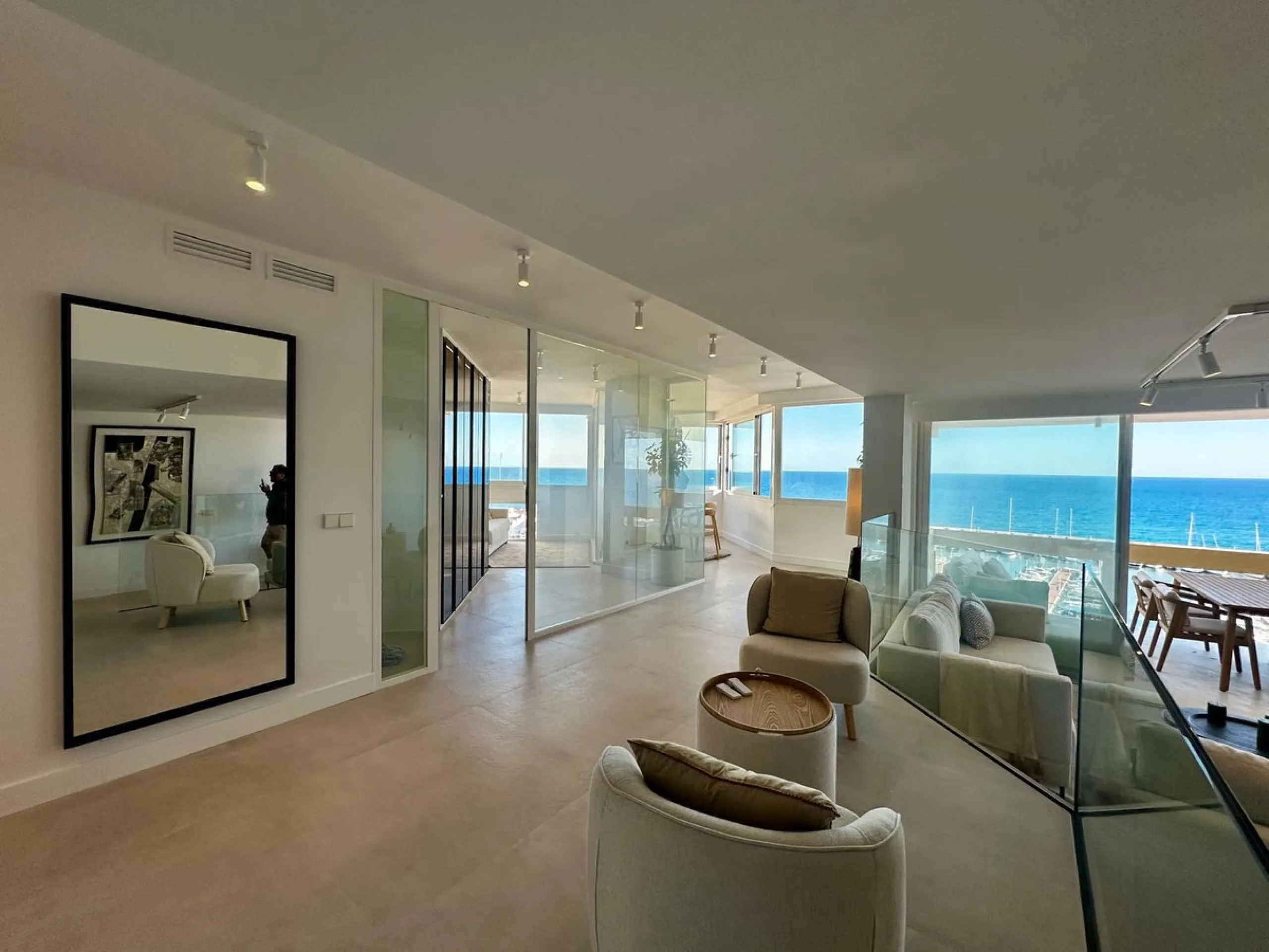 Apartment - Top Floor Apartment в продаже в Marbella, Málaga. В доме 3 спален и 2 ванных комнат. Площадь дома 152 м²