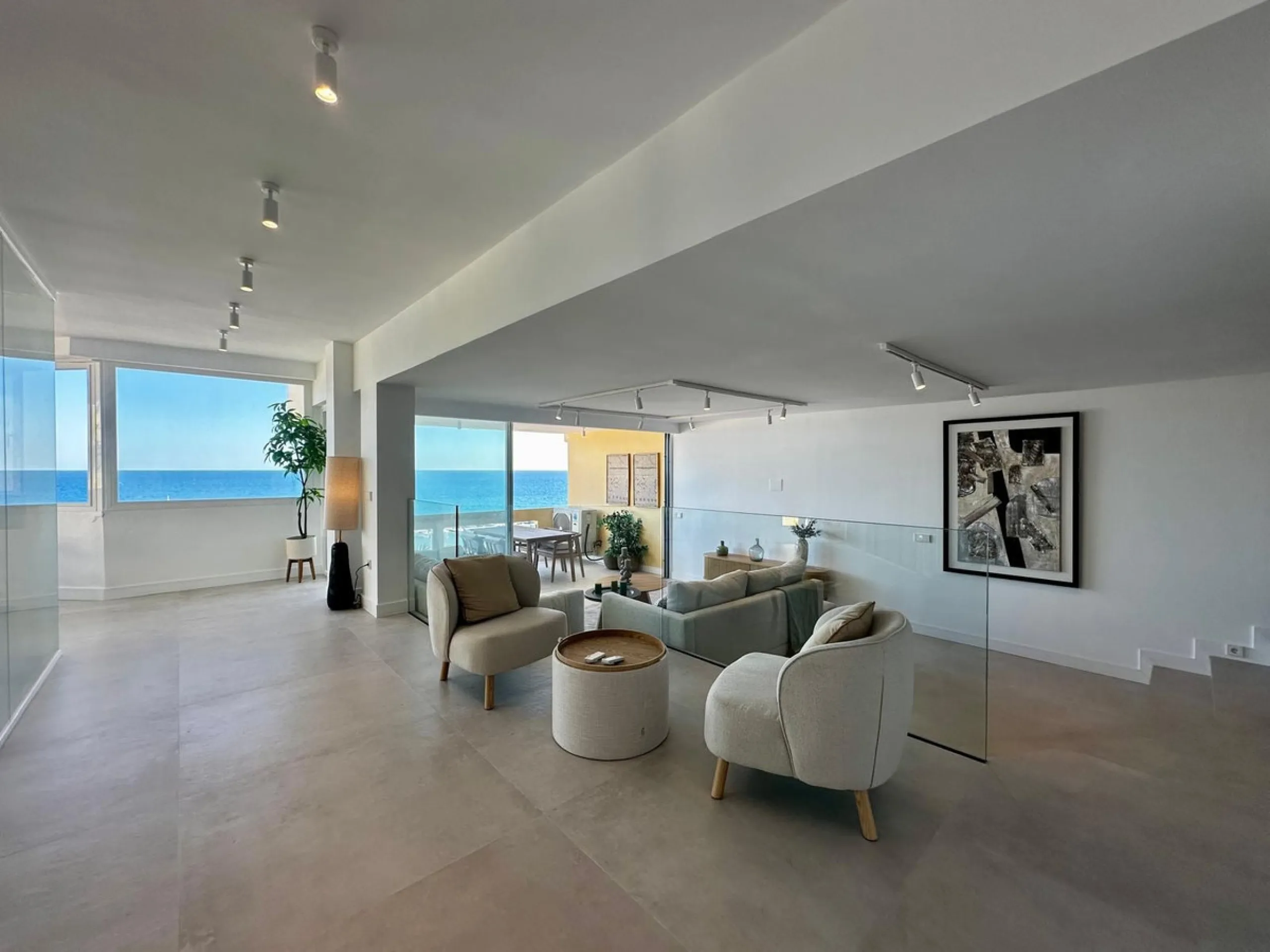 Apartment - Top Floor Apartment в продаже в Marbella, Málaga. В доме 3 спален и 2 ванных комнат. Площадь дома 152 м²