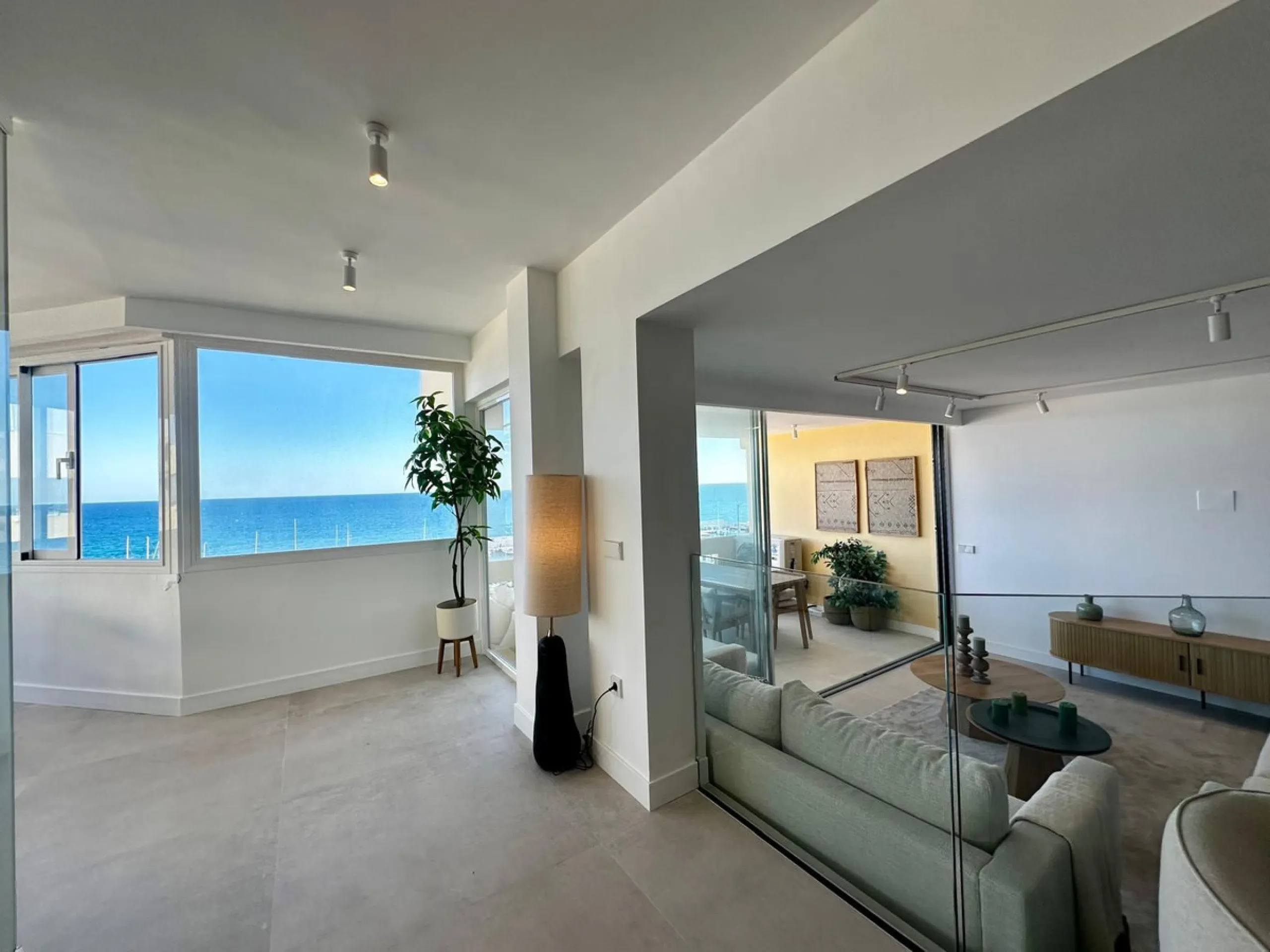 Apartment - Top Floor Apartment в продаже в Marbella, Málaga. В доме 3 спален и 2 ванных комнат. Площадь дома 152 м²