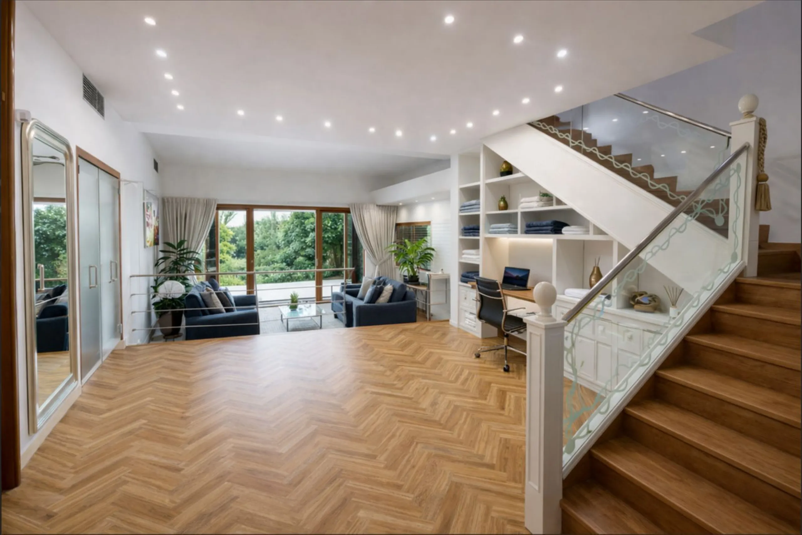 Elegant Marbella Estate on a Prime and Rare Plot — 800 meters Walking Distance to Puerto Banús. Unique Development Opportunity — 4,205m² Plot with Potential for Up to 4 Villas, or Plans for one large villa and separate Guest House, or to knock down and bu
