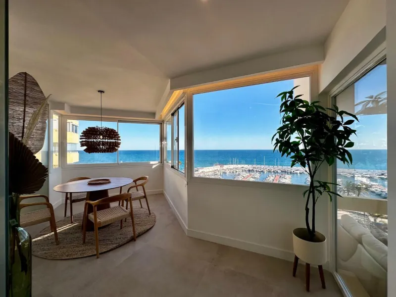Apartment - Top Floor Apartment в продаже в Marbella, Málaga. В доме 3 спален и 2 ванных комнат. Площадь дома 152 м²