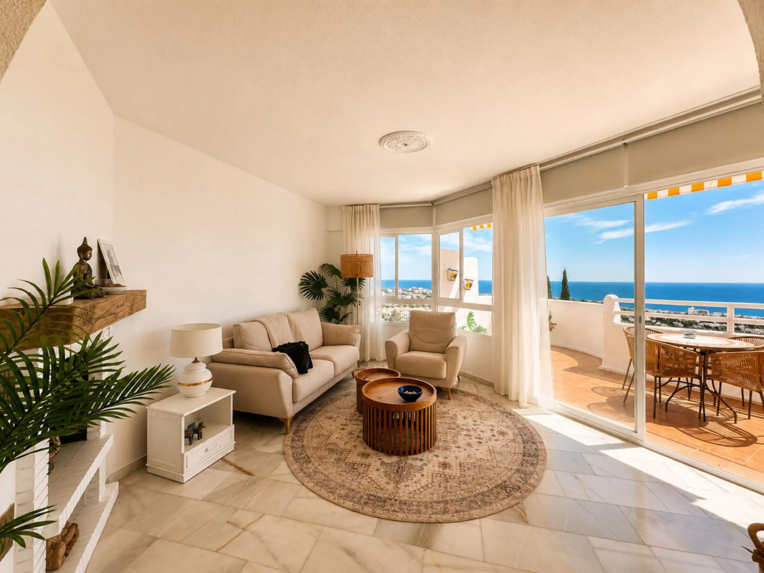 Dream penthouse with stunning panoramic sea views in Calahonda Alta.