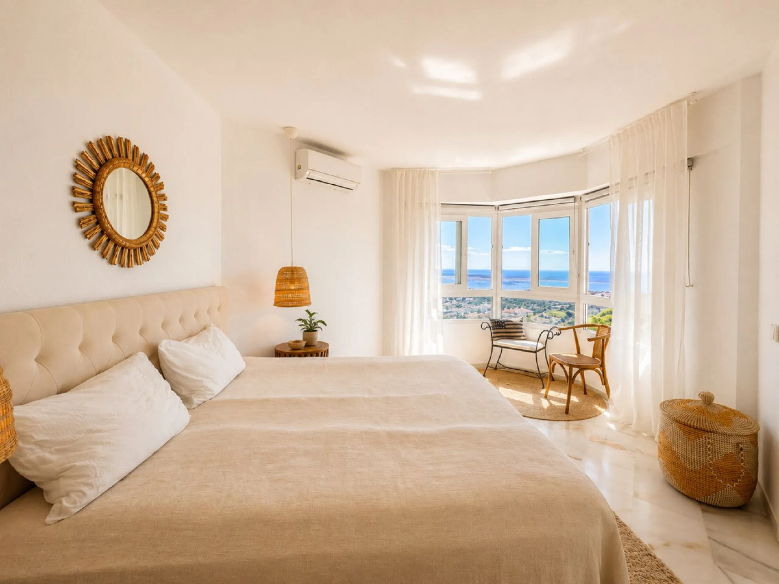 Dream penthouse with stunning panoramic sea views in Calahonda Alta.