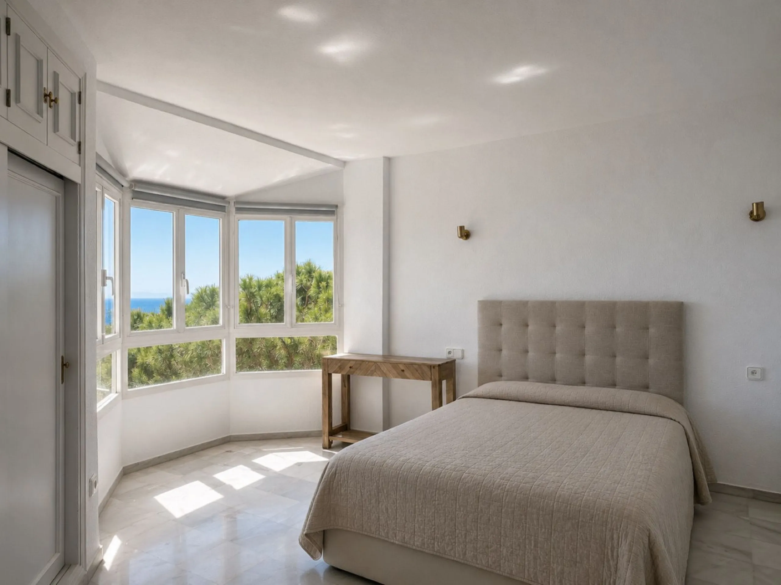 Dream penthouse with stunning panoramic sea views in Calahonda Alta.