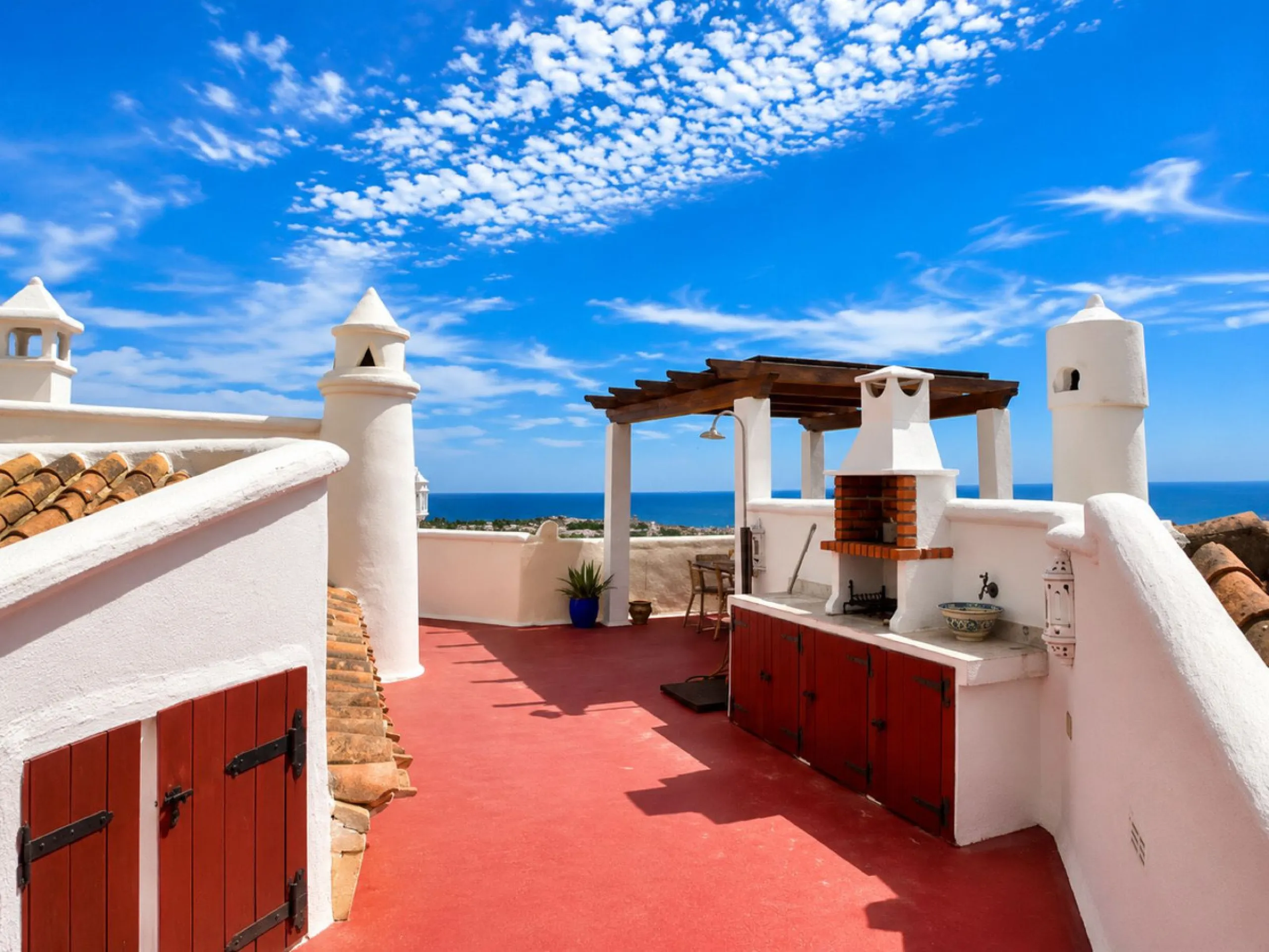 Dream penthouse with stunning panoramic sea views in Calahonda Alta.