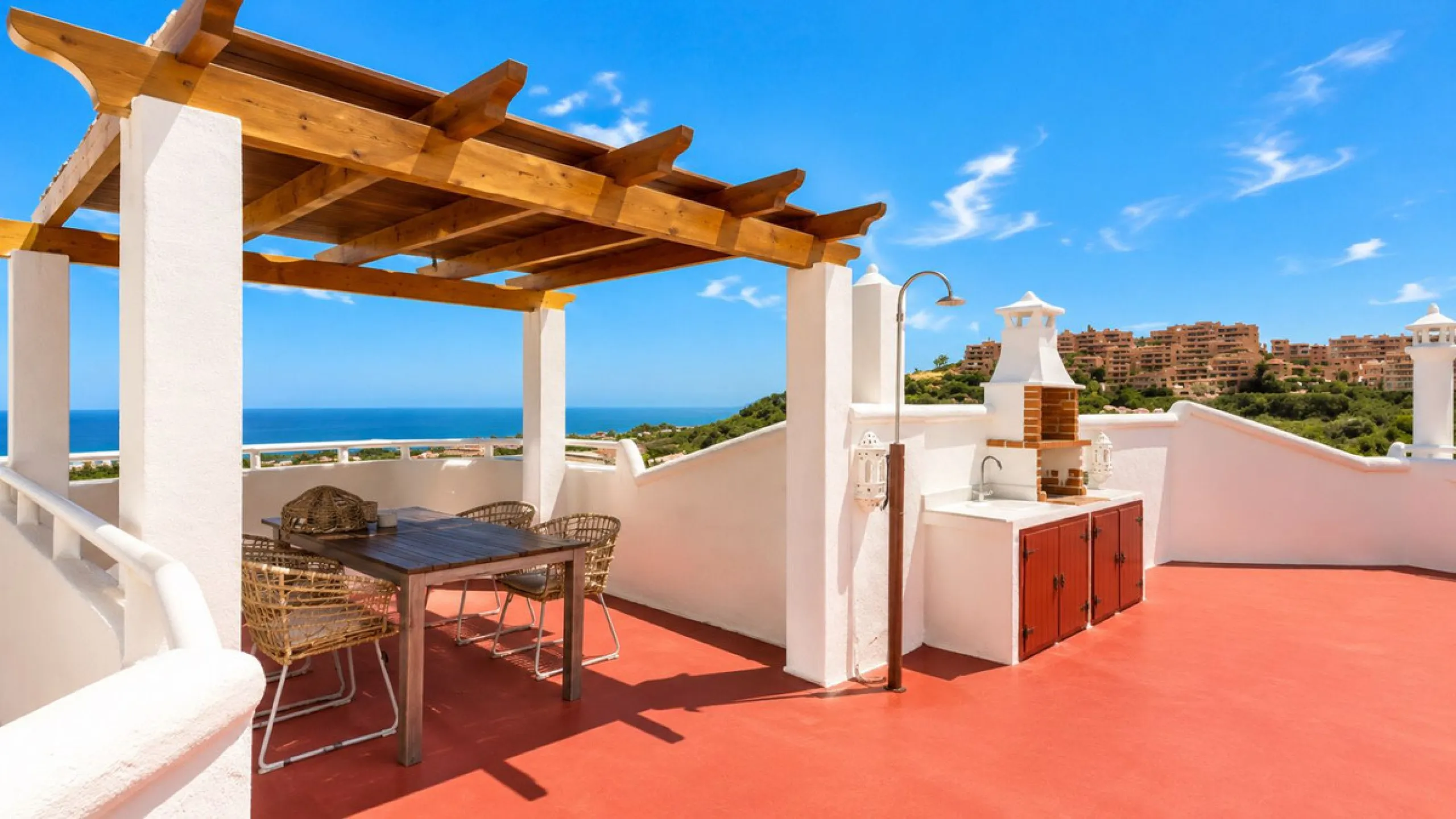 Dream penthouse with stunning panoramic sea views in Calahonda Alta.
