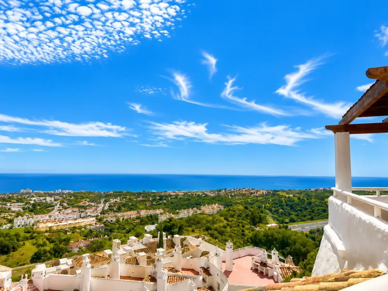 Dream penthouse with stunning panoramic sea views in Calahonda Alta.