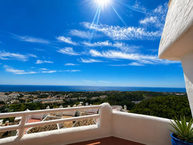 Dream penthouse with stunning panoramic sea views in Calahonda Alta.