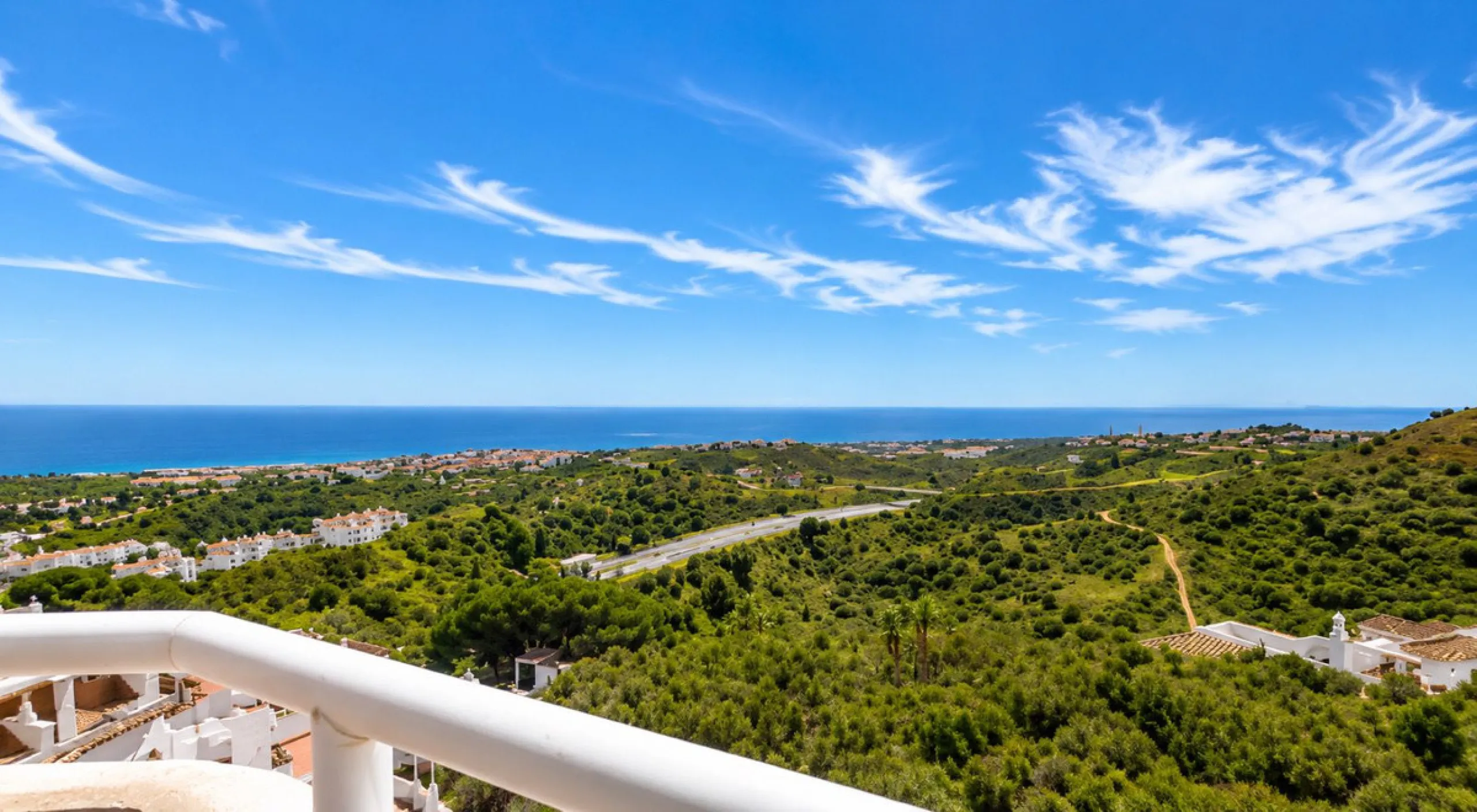 Dream penthouse with stunning panoramic sea views in Calahonda Alta.