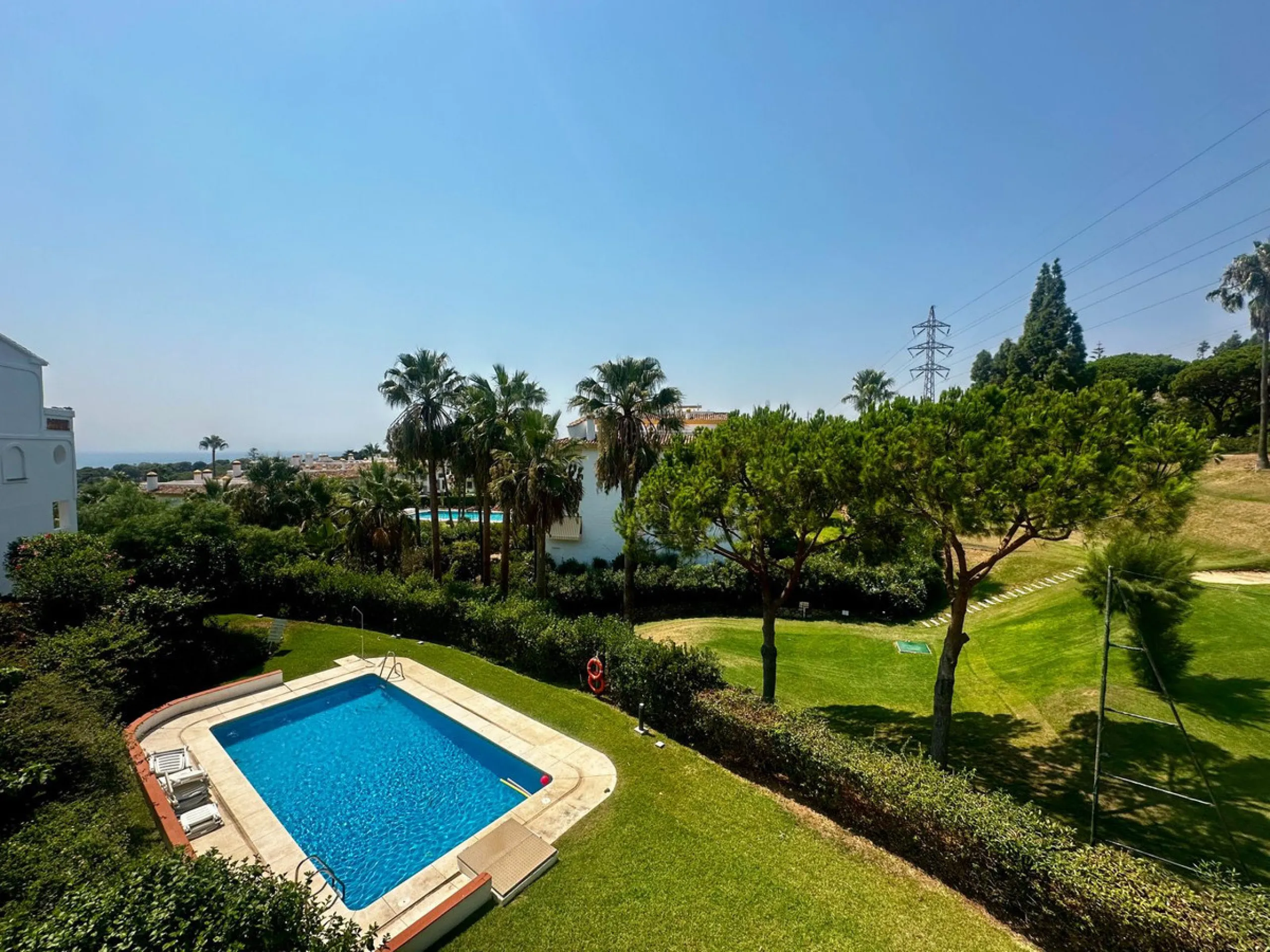 Charming semi-detached house in Calahonda, located on the first line of a golf course within a quiet residential area with a communal pool and beautifully maintained gardens.