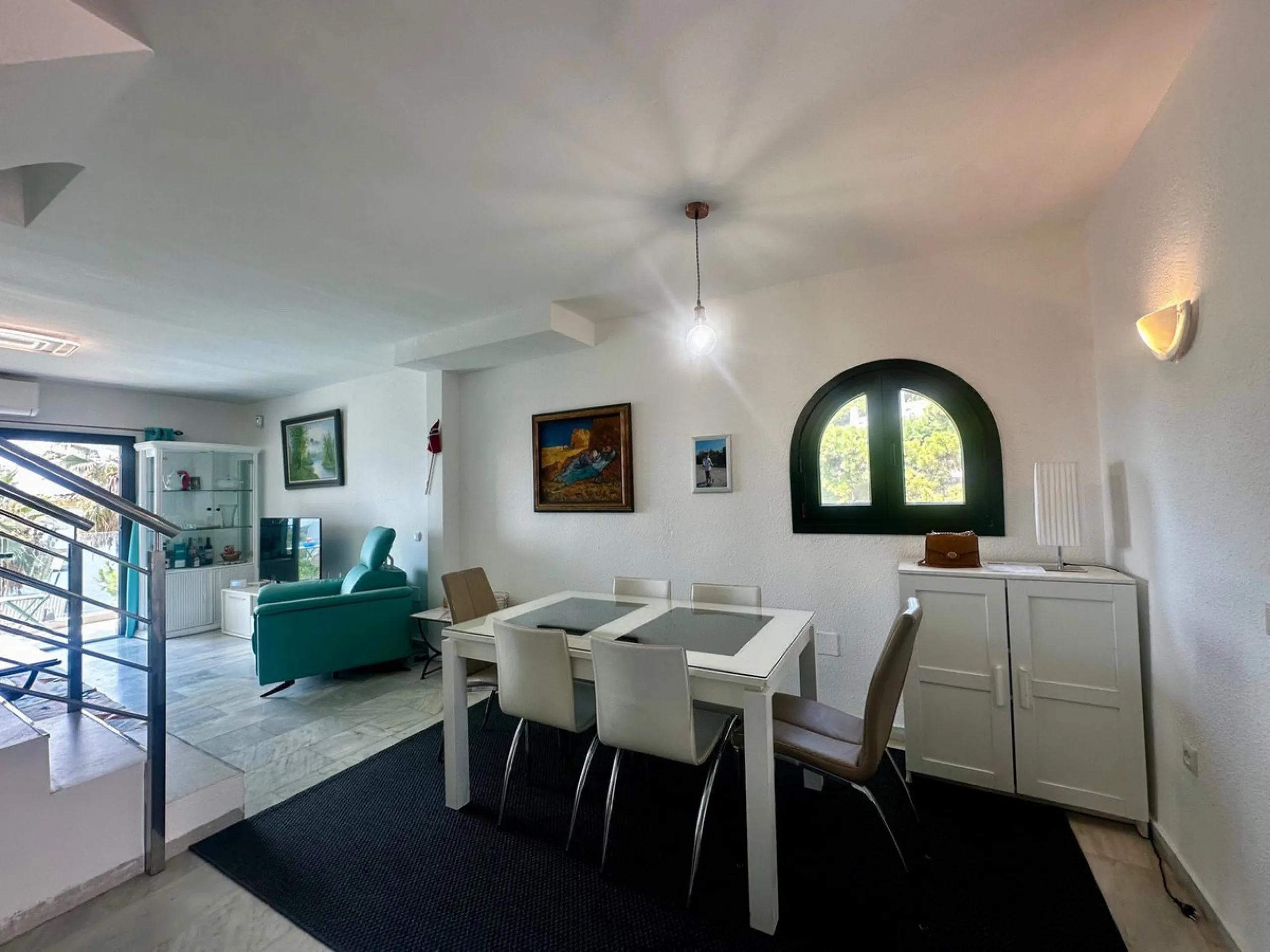 Charming semi-detached house in Calahonda, located on the first line of a golf course within a quiet residential area with a communal pool and beautifully maintained gardens.