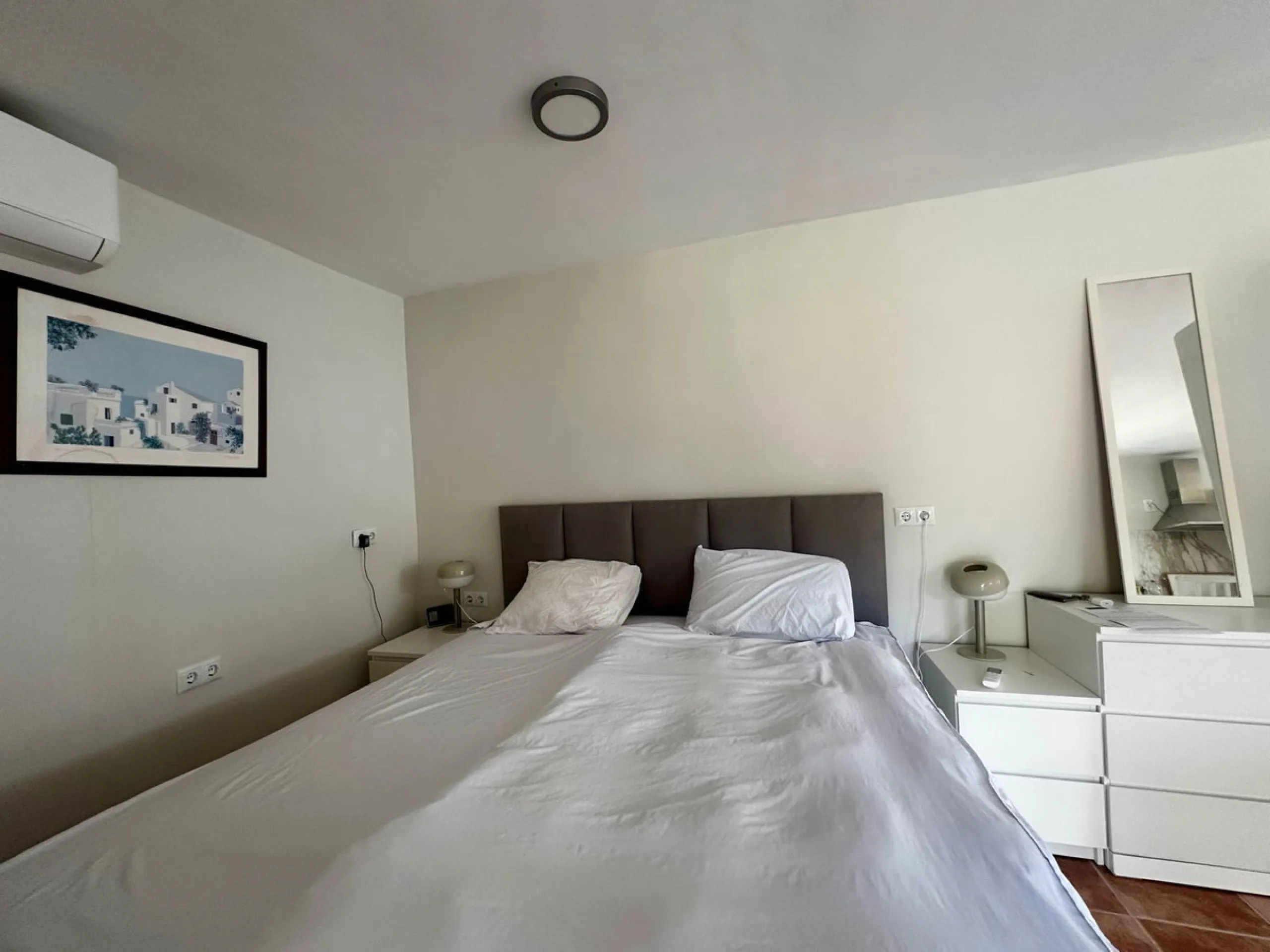 Charming semi-detached house in Calahonda, located on the first line of a golf course within a quiet residential area with a communal pool and beautifully maintained gardens.