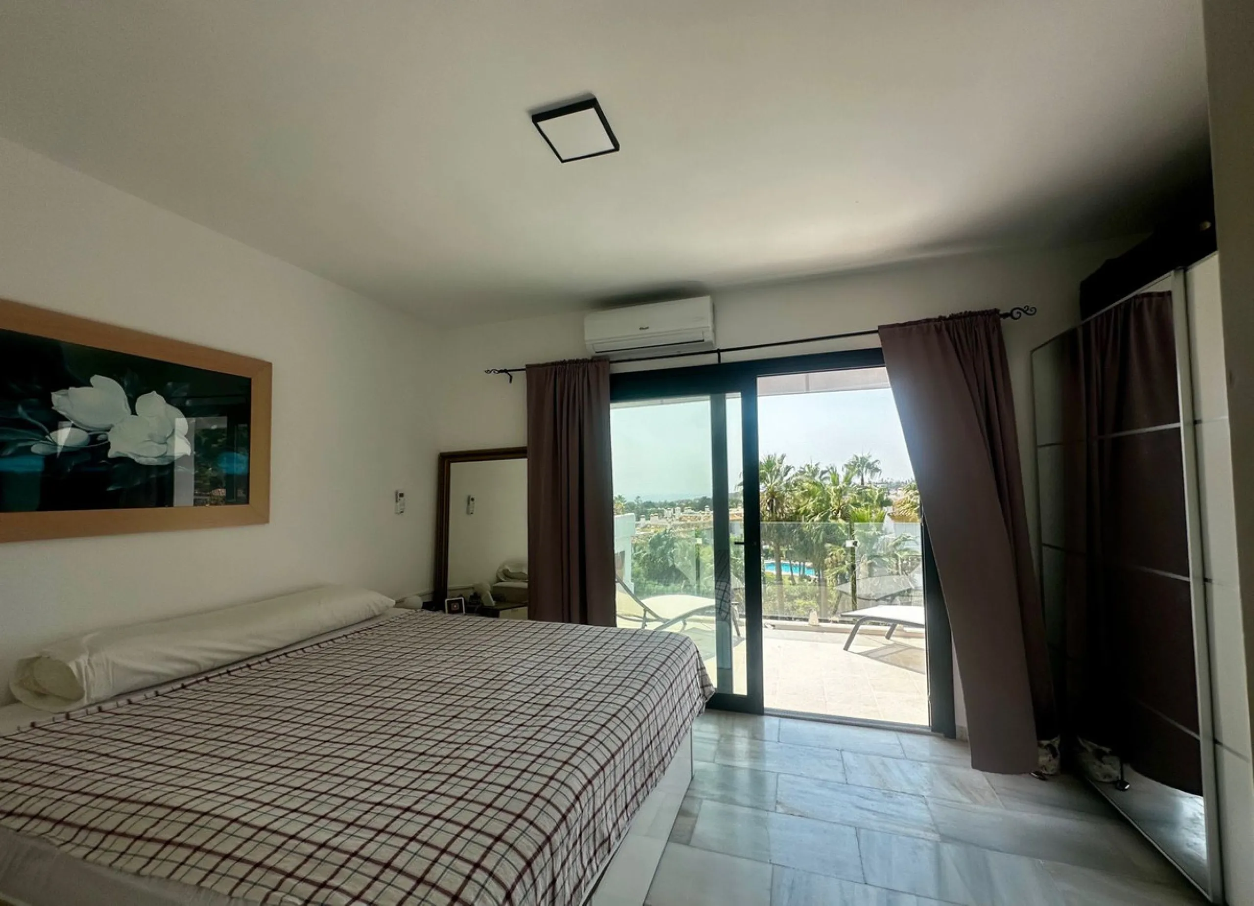 Charming semi-detached house in Calahonda, located on the first line of a golf course within a quiet residential area with a communal pool and beautifully maintained gardens.