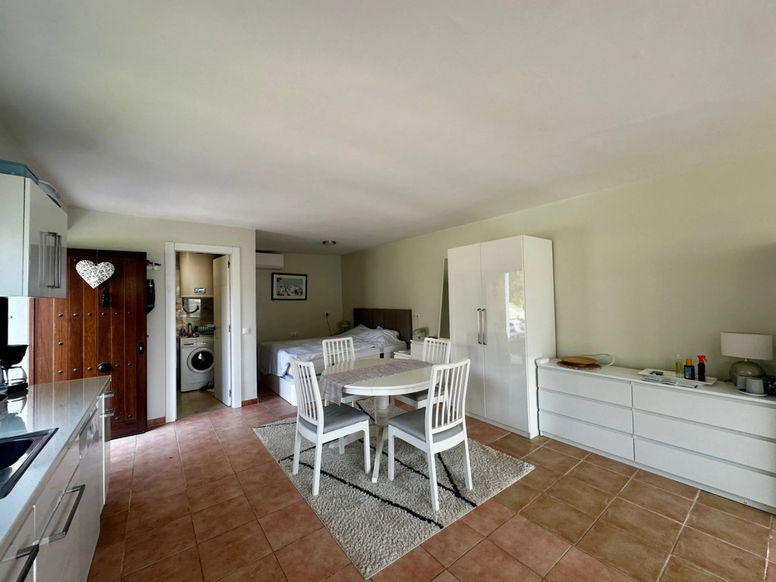 Charming semi-detached house in Calahonda, located on the first line of a golf course within a quiet residential area with a communal pool and beautifully maintained gardens.