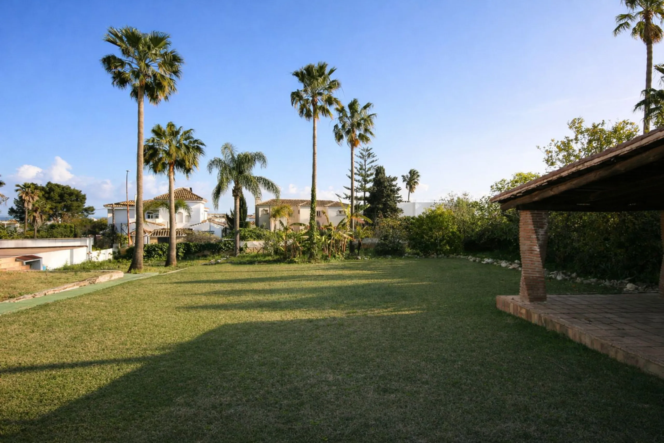 Elegant Marbella Estate on a Prime and Rare Plot — 800 meters Walking Distance to Puerto Banús. Unique Development Opportunity — 4,205m² Plot with Potential for Up to 4 Villas, or Plans for one large villa and separate Guest House, or to knock down and bu