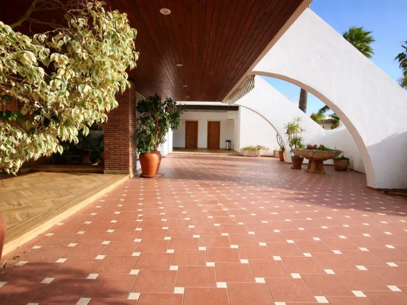 Elegant Marbella Estate on a Prime and Rare Plot — 800 meters Walking Distance to Puerto Banús. Unique Development Opportunity — 4,205m² Plot with Potential for Up to 4 Villas, or Plans for one large villa and separate Guest House, or to knock down and bu