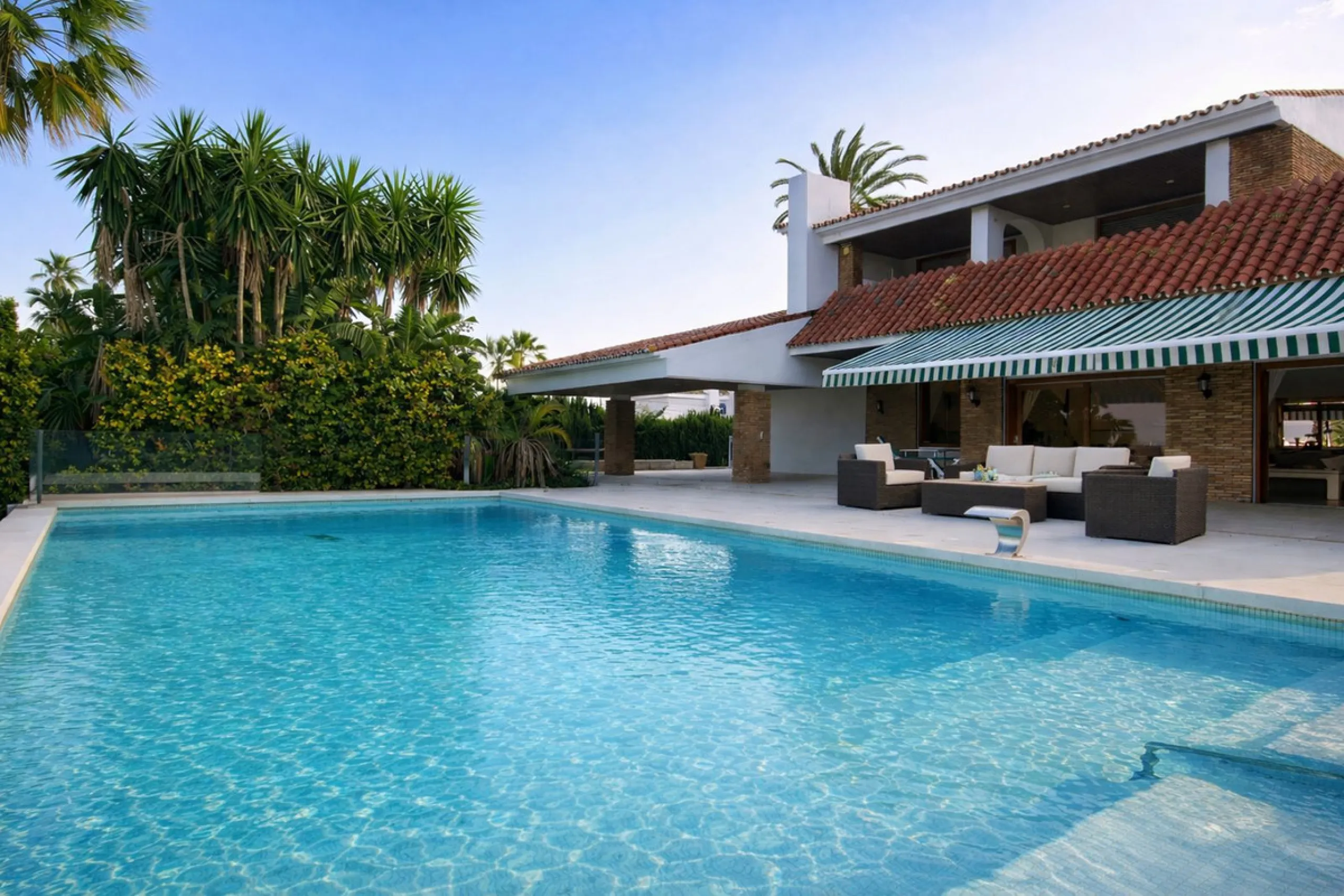 Elegant Marbella Estate on a Prime and Rare Plot — 800 meters Walking Distance to Puerto Banús. Unique Development Opportunity — 4,205m² Plot with Potential for Up to 4 Villas, or Plans for one large villa and separate Guest House, or to knock down and bu