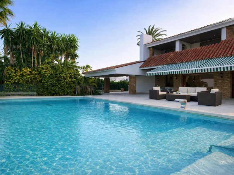 Elegant Marbella Estate on a Prime and Rare Plot — 800 meters Walking Distance to Puerto Banús. Unique Development Opportunity — 4,205m² Plot with Potential for Up to 4 Villas, or Plans for one large villa and separate Guest House, or to knock down and bu