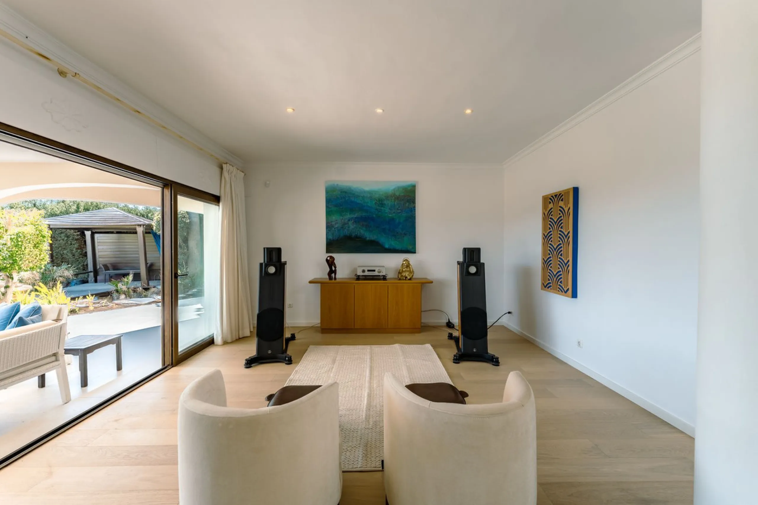 An exceptional south-facing villa, exquisitely modernised, occupying a privileged second-line golf position in El Paraíso, offering breathtaking 180-degree panoramic views across the golf course to the Mediterranean Sea and the North African coastline.
