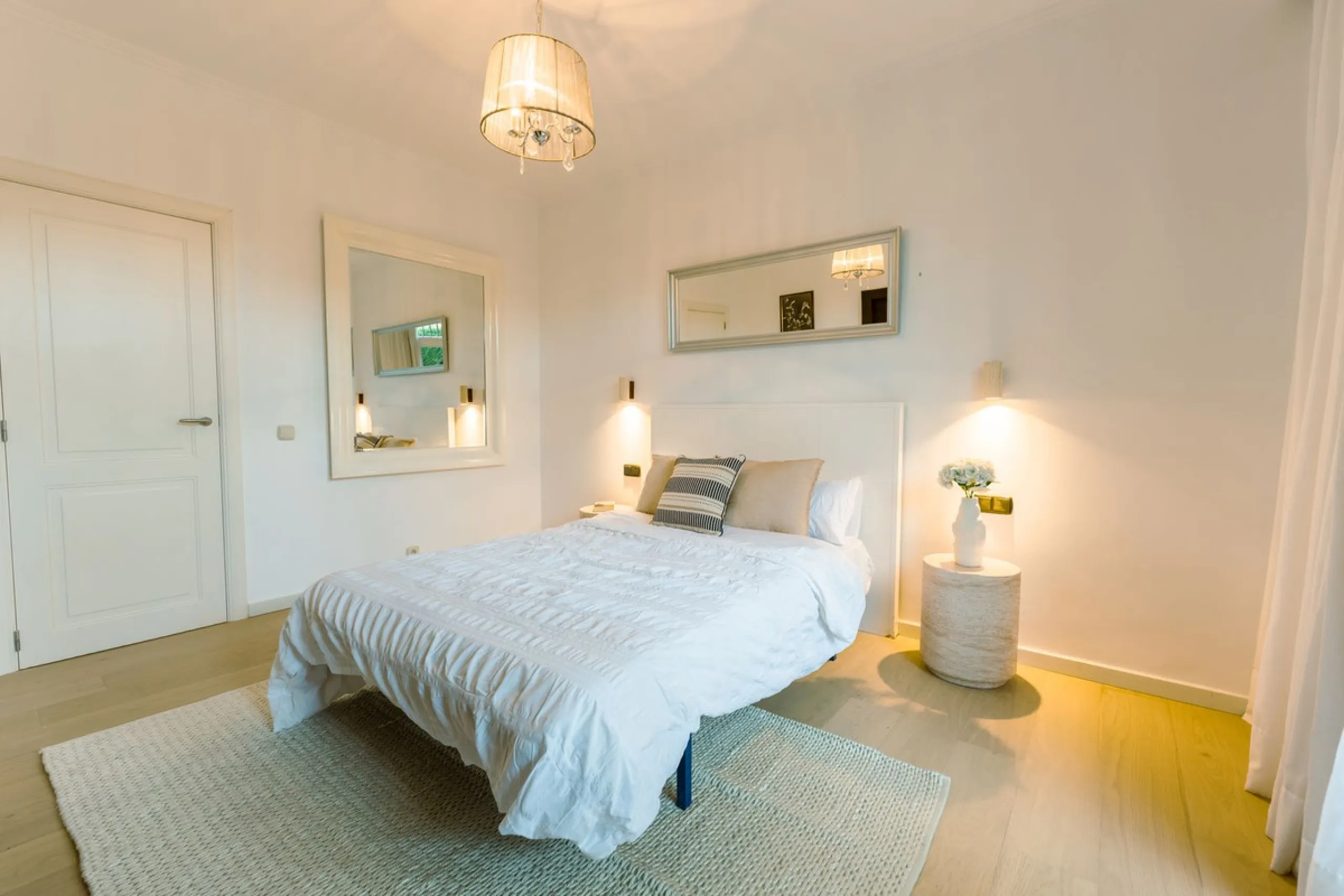 An exceptional south-facing villa, exquisitely modernised, occupying a privileged second-line golf position in El Paraíso, offering breathtaking 180-degree panoramic views across the golf course to the Mediterranean Sea and the North African coastline.