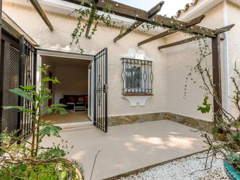 An exceptional south-facing villa, exquisitely modernised, occupying a privileged second-line golf position in El Paraíso, offering breathtaking 180-degree panoramic views across the golf course to the Mediterranean Sea and the North African coastline.