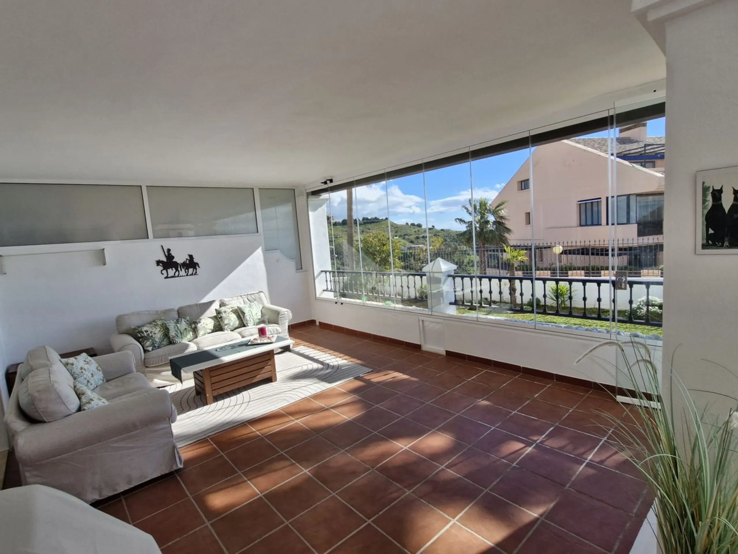 Light-filled and stylish. Exclusive 159 sq m ground floor apartment - sunny, modern, perfectly laid out.