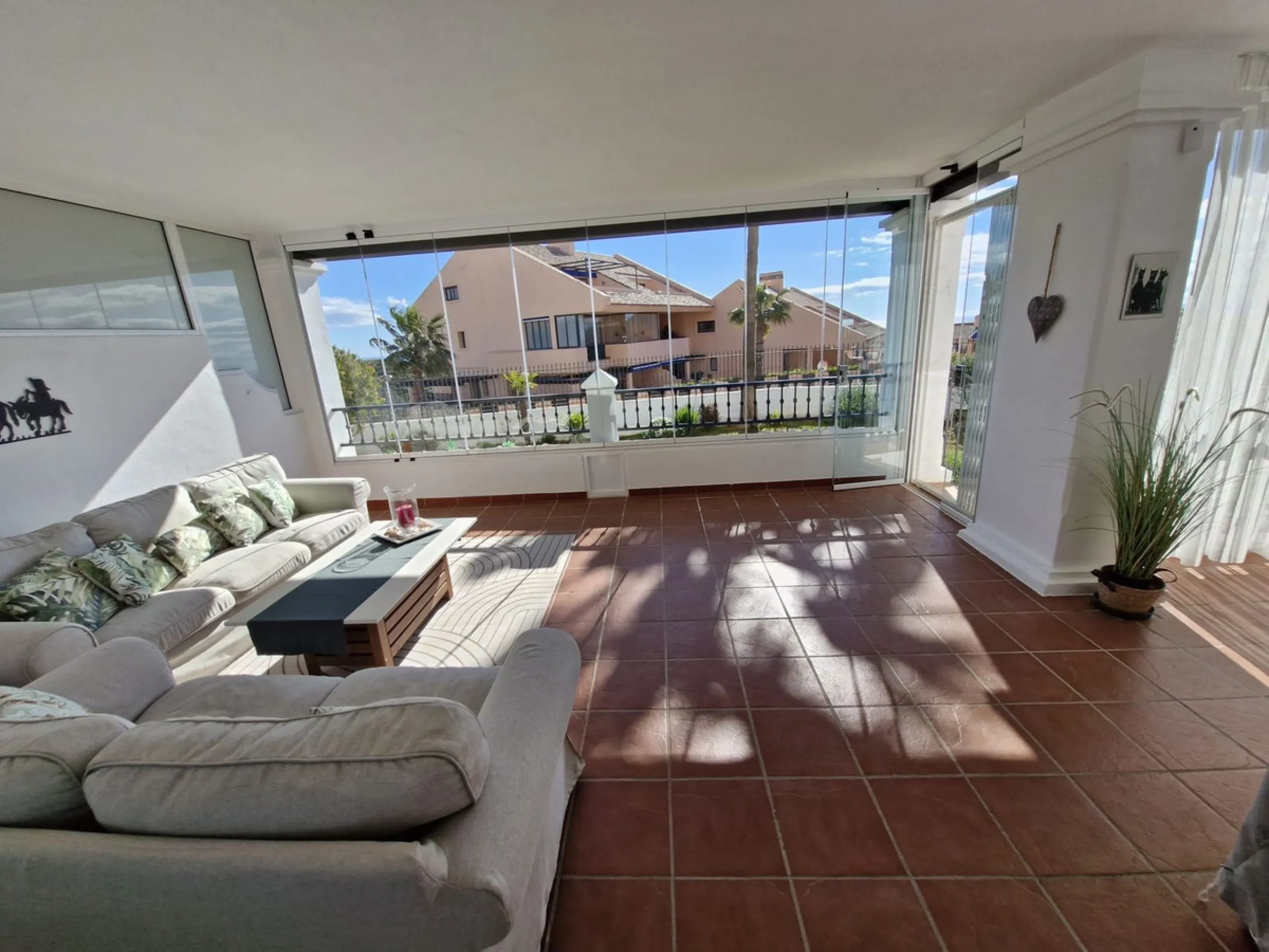 Light-filled and stylish. Exclusive 159 sq m ground floor apartment - sunny, modern, perfectly laid out.