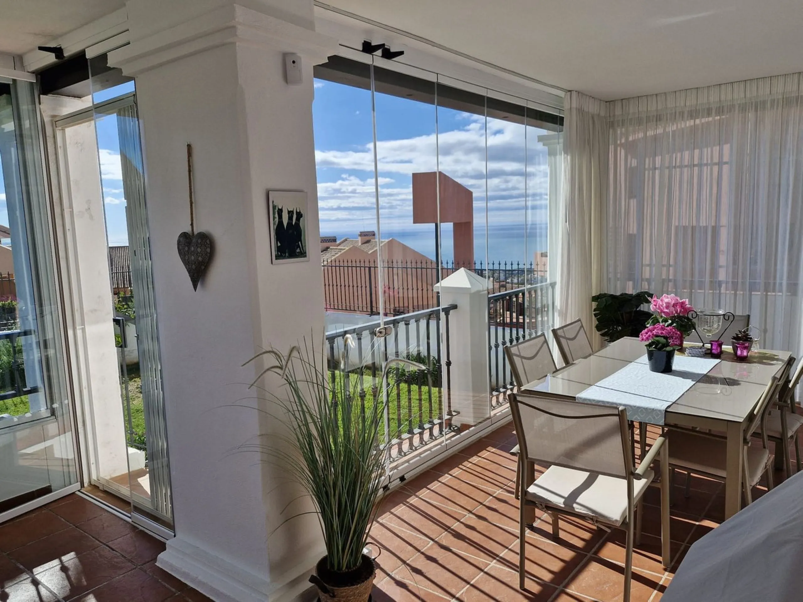 Light-filled and stylish. Exclusive 159 sq m ground floor apartment - sunny, modern, perfectly laid out.