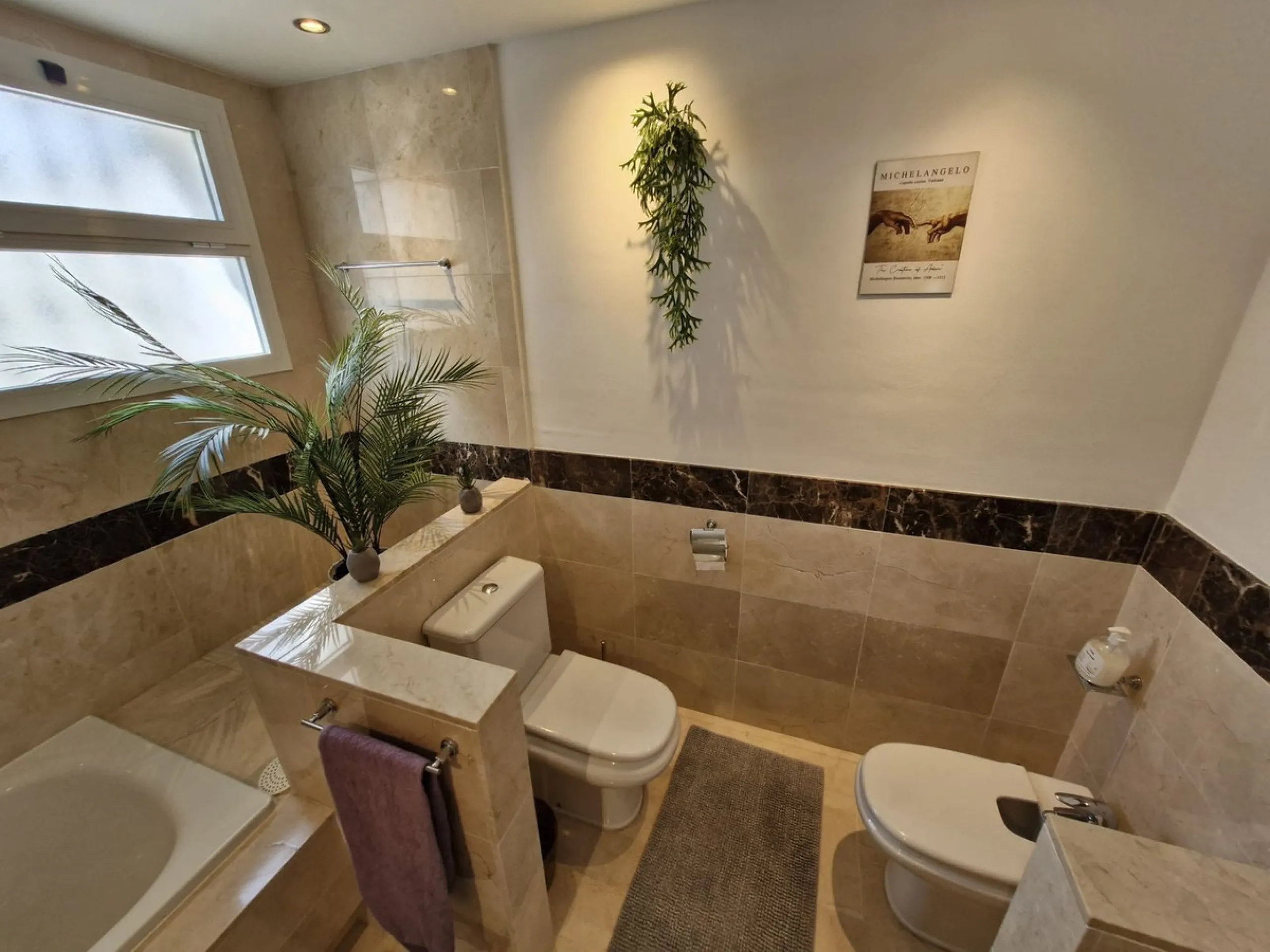 Light-filled and stylish. Exclusive 159 sq m ground floor apartment - sunny, modern, perfectly laid out.
