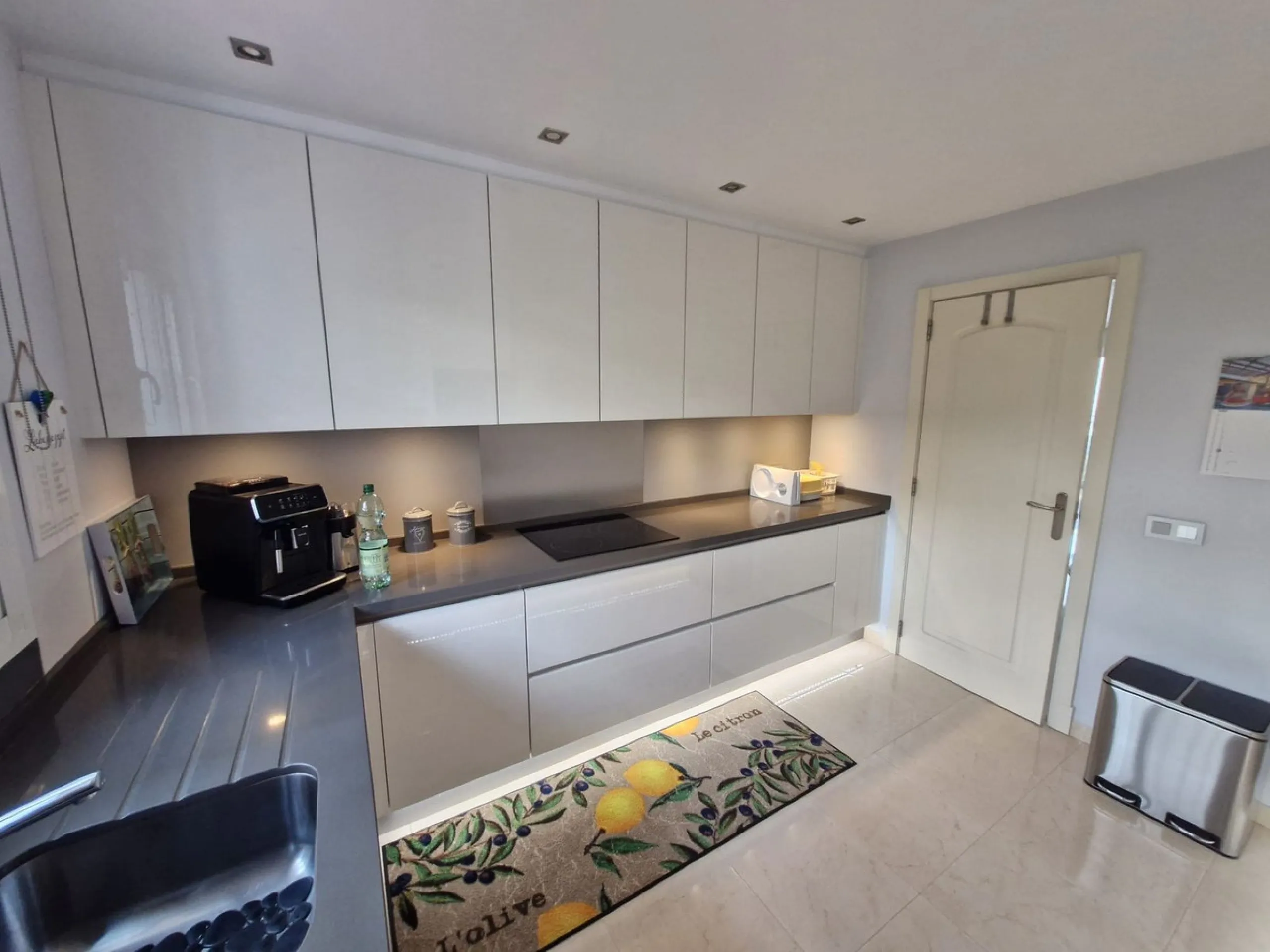 Light-filled and stylish. Exclusive 159 sq m ground floor apartment - sunny, modern, perfectly laid out.